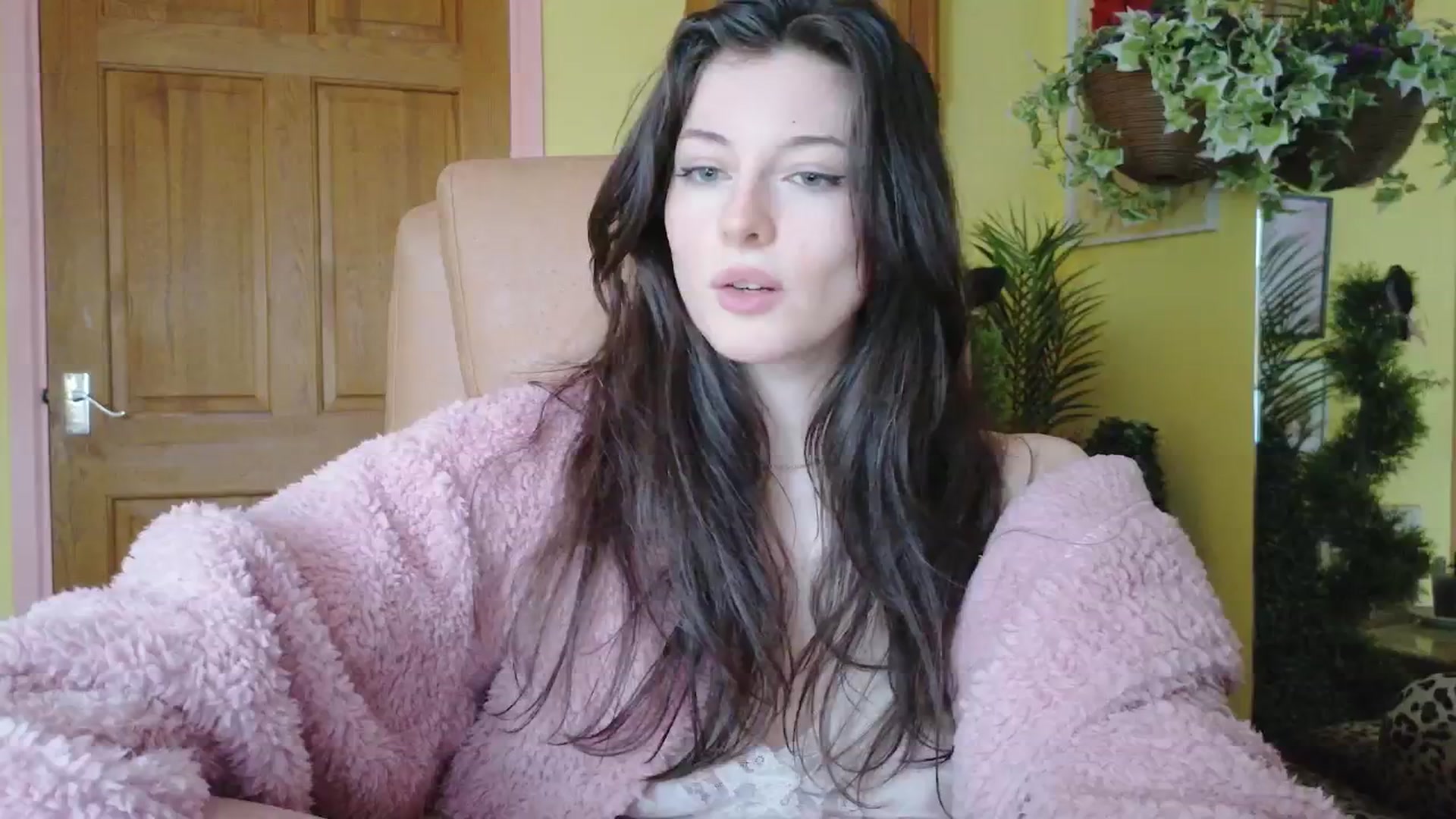 Gallery image thumbnail from porcelaincity's myfreecams stream on, 02/04/2026, 15:57 image 4 of 20