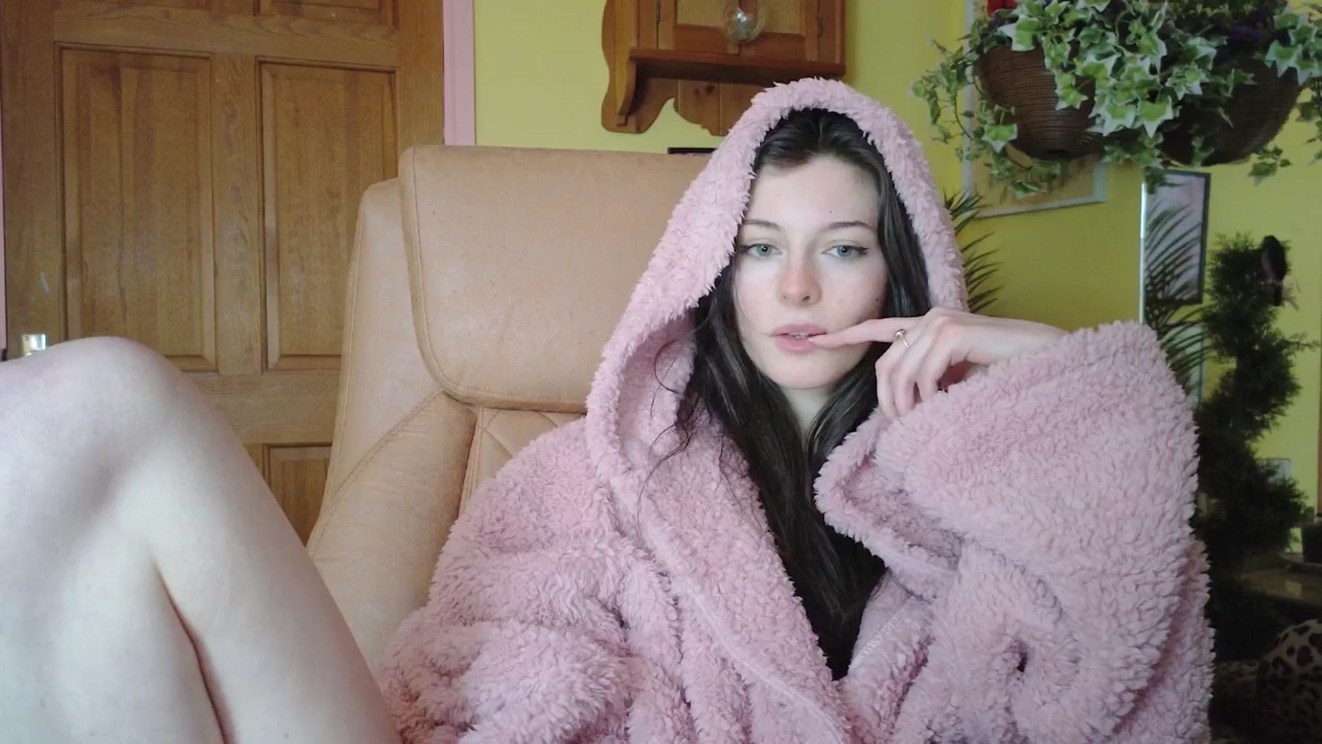 Gallery image thumbnail from porcelaincity's myfreecams stream on, 02/04/2026, 15:57 image 18 of 20