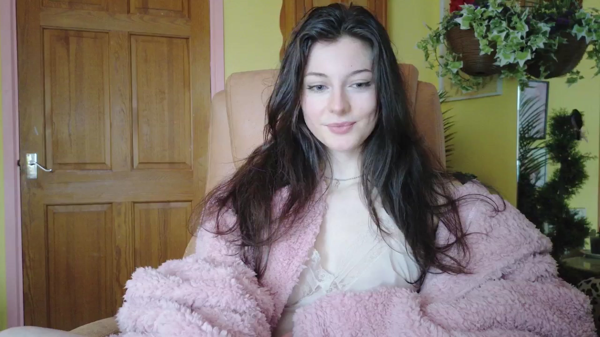 Gallery image thumbnail from porcelaincity's myfreecams stream on, 02/04/2026, 15:57 image 3 of 20