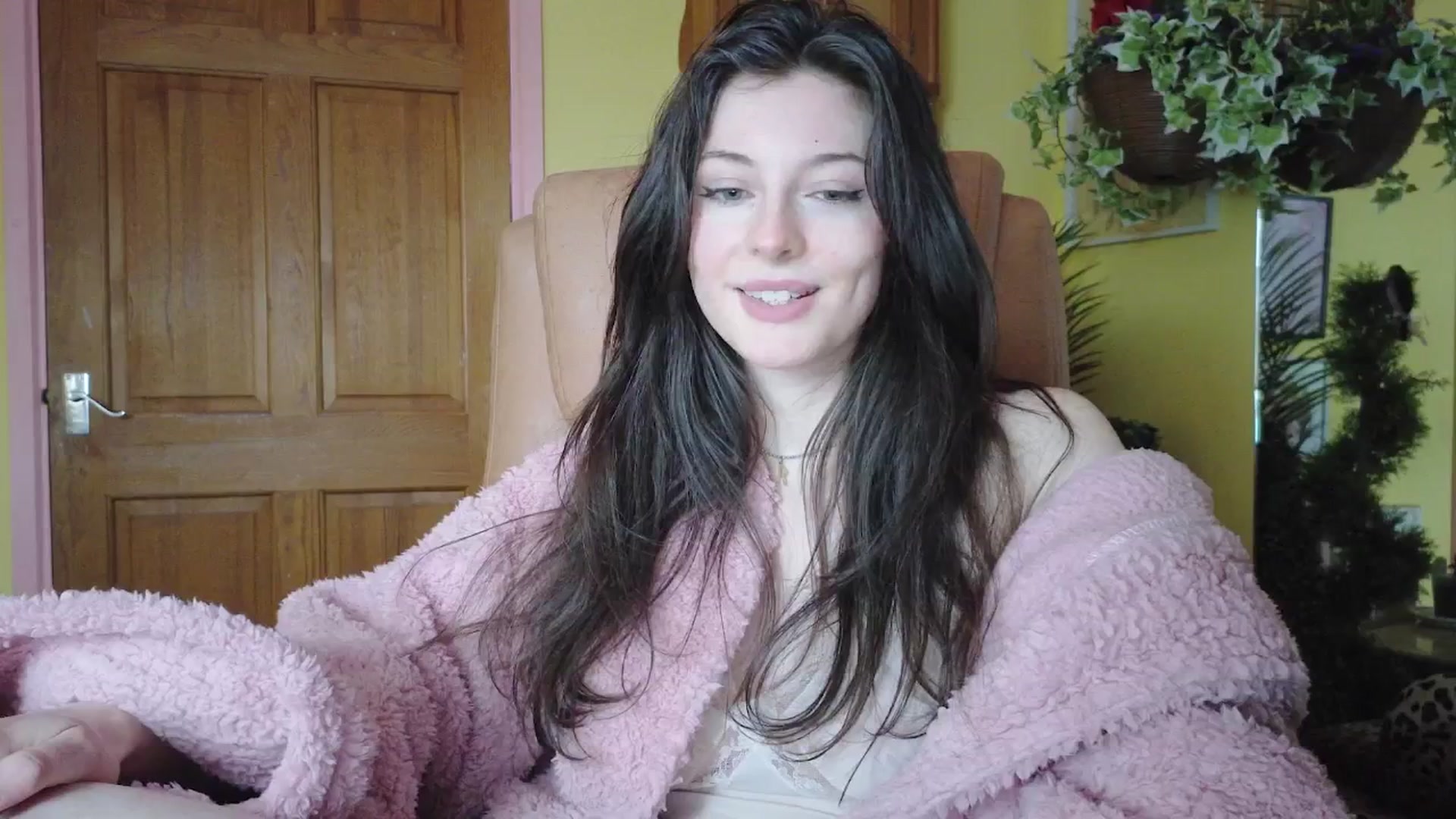 Gallery image thumbnail from porcelaincity's myfreecams stream on, 02/04/2026, 15:57 image 5 of 20