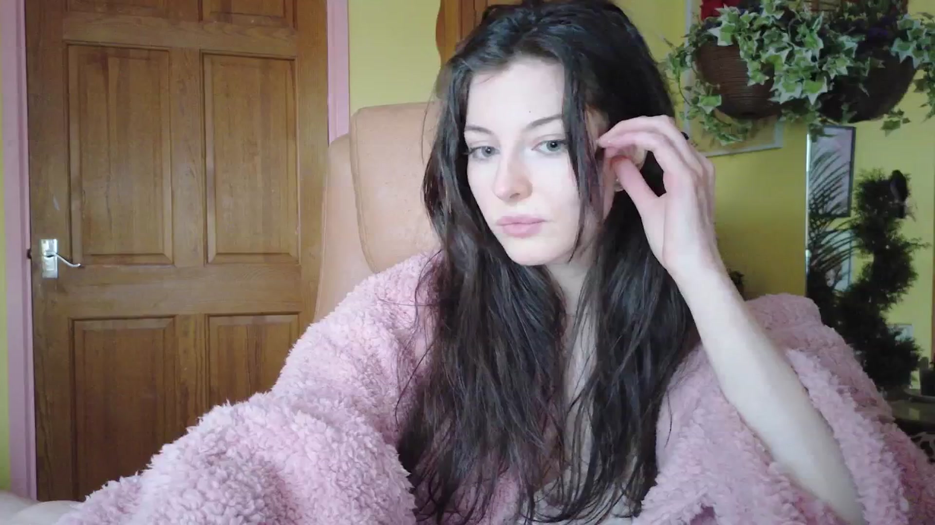 Gallery image thumbnail from porcelaincity's myfreecams stream on, 02/04/2026, 15:57 image 6 of 20