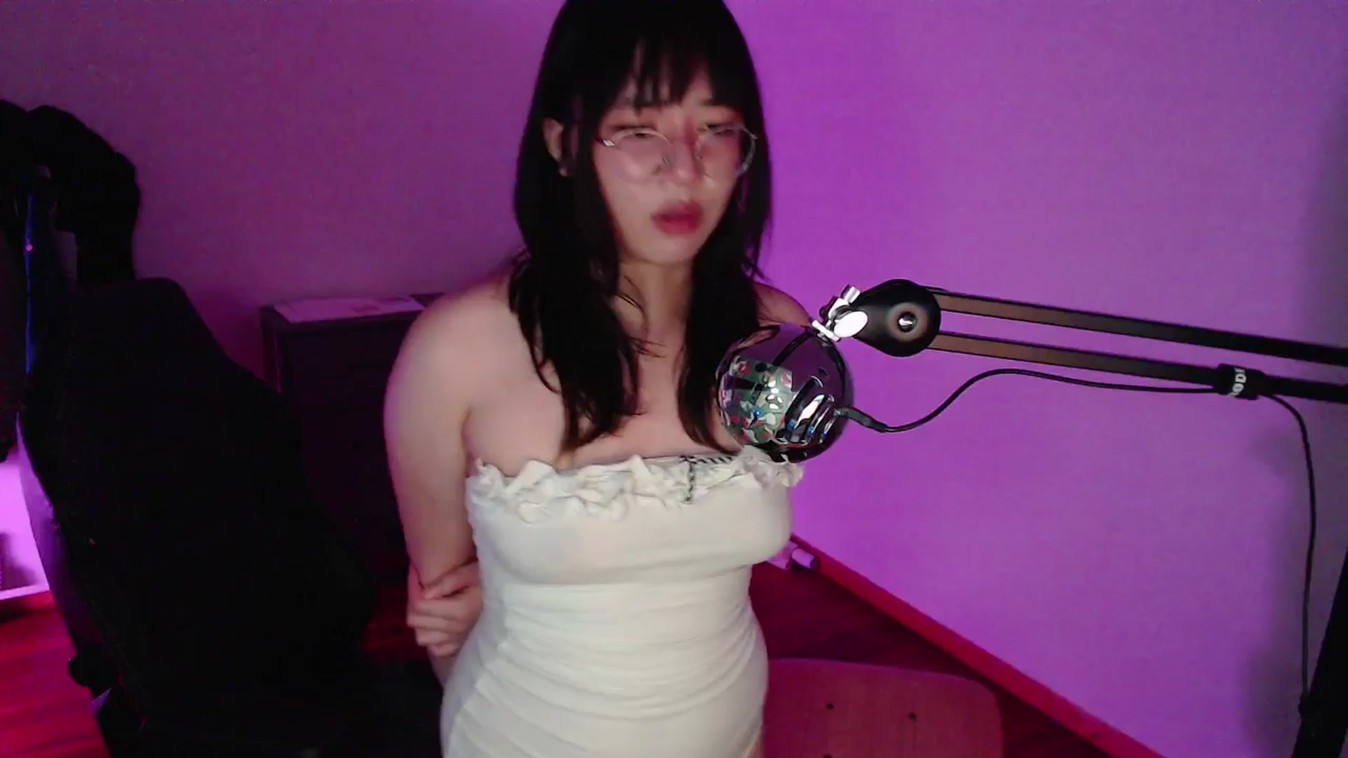 Gallery image thumbnail from ppshredder's myfreecams stream on, 08/03/2024, 24:35 image 20 of 20