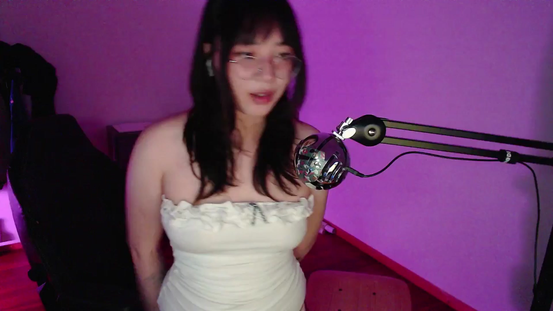 Gallery image thumbnail from ppshredder's myfreecams stream on, 08/03/2024, 24:35 image 14 of 20