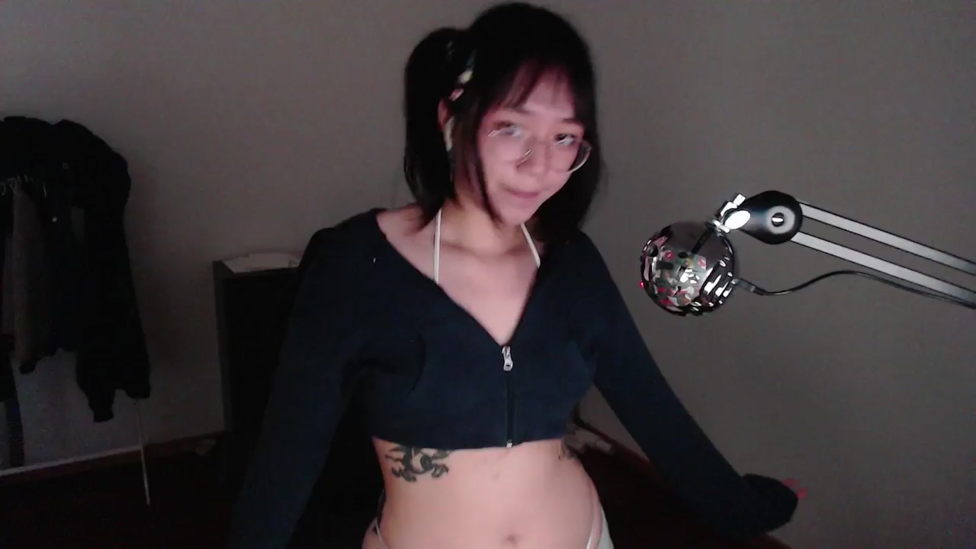 Gallery image thumbnail from ppshredder's myfreecams stream on, 08/05/2024, 16:38 image 19 of 20