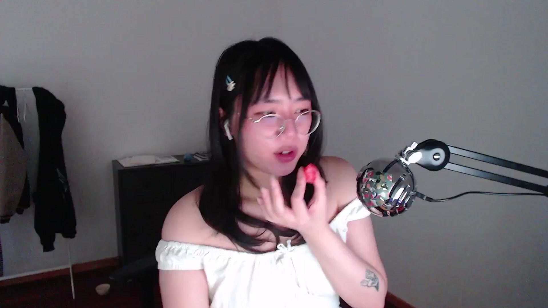 Gallery image thumbnail from ppshredder's myfreecams stream on, 08/08/2024, 13:32 image 19 of 20