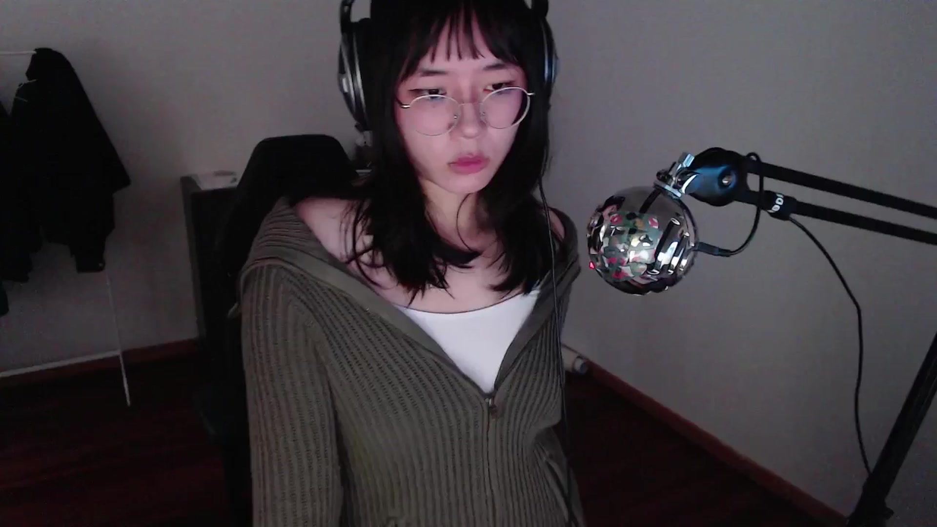 Gallery image thumbnail from ppshredder's myfreecams stream on, 10/17/2024, 12:50 image 8 of 20