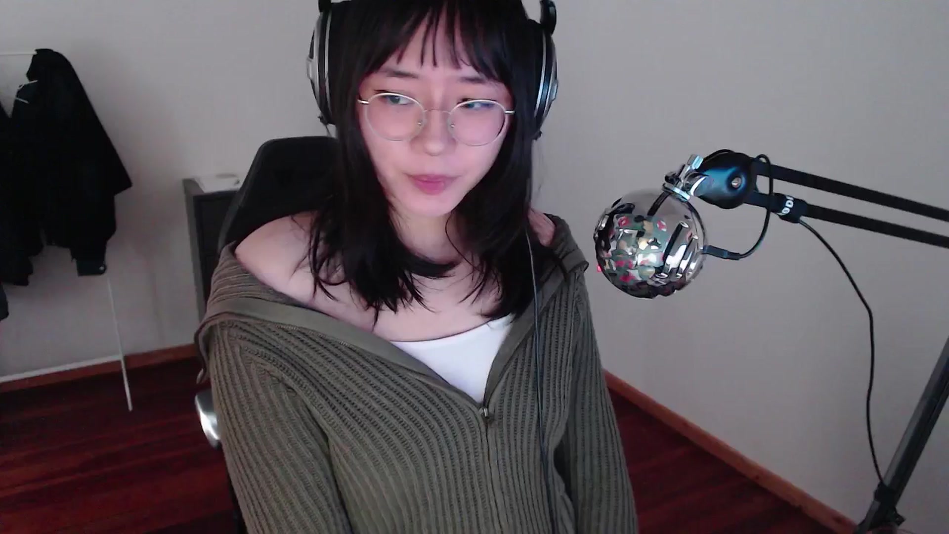 Gallery image thumbnail from ppshredder's myfreecams stream on, 10/17/2024, 12:50 image 2 of 20