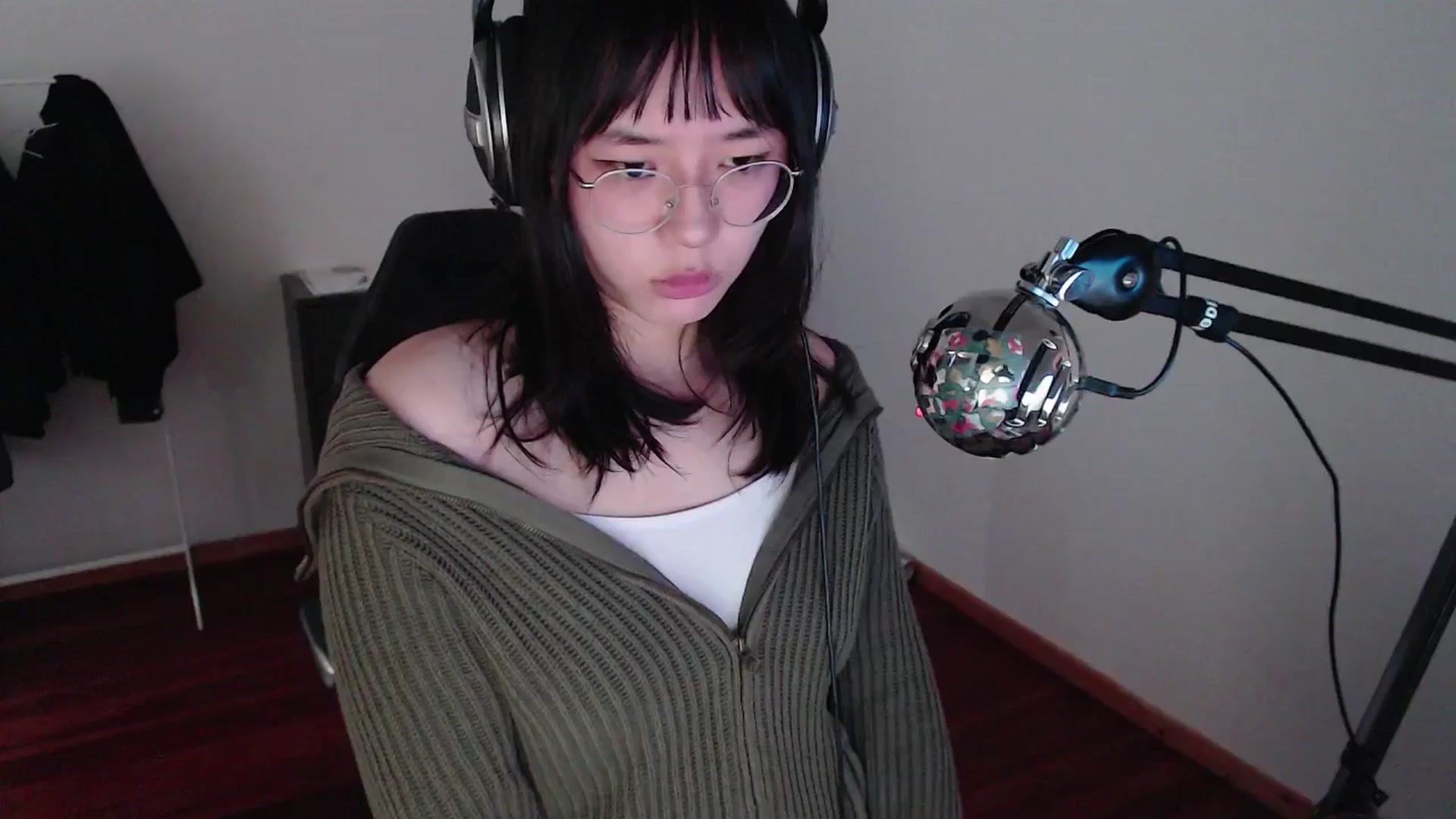 Gallery image thumbnail from ppshredder's myfreecams stream on, 10/17/2024, 12:50 image 3 of 20