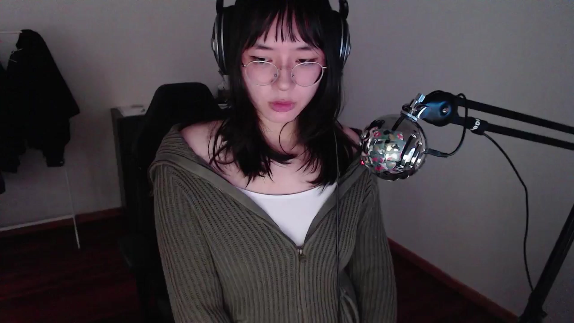 Gallery image thumbnail from ppshredder's myfreecams stream on, 10/17/2024, 12:50 image 7 of 20