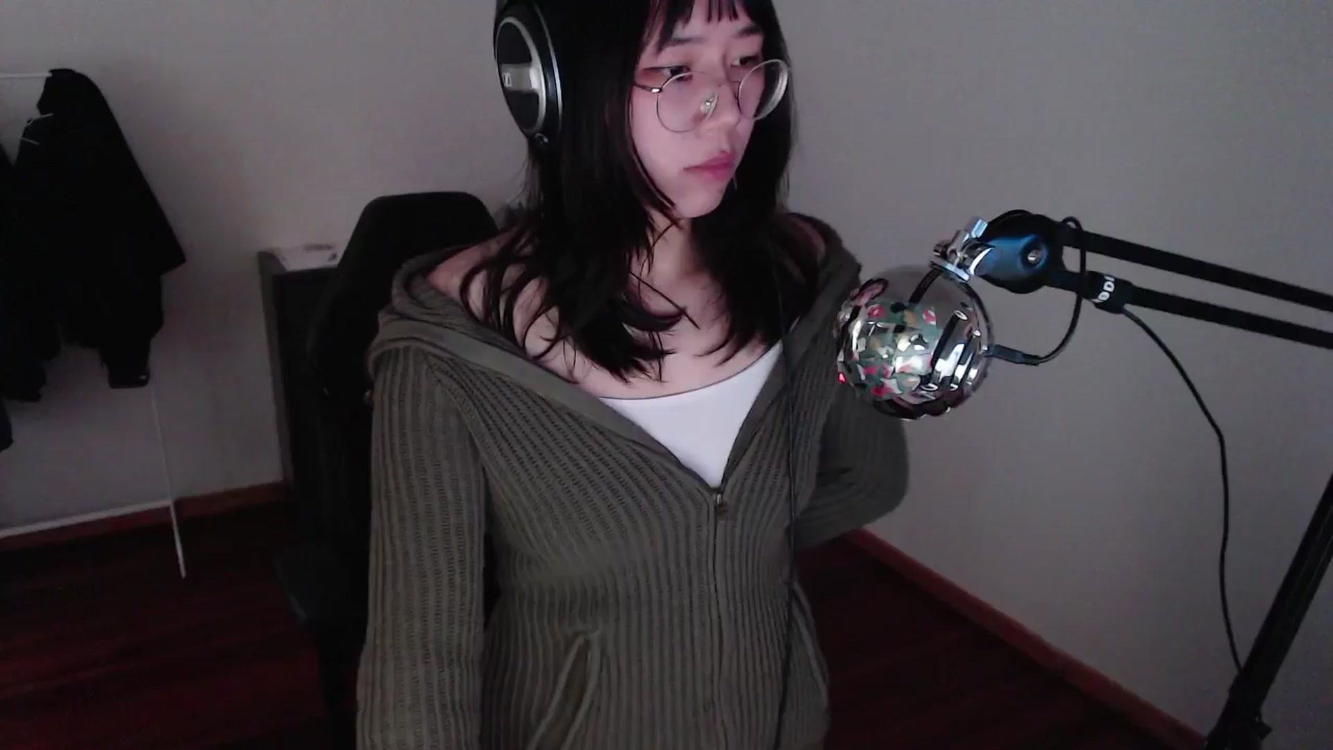 Gallery image thumbnail from ppshredder's myfreecams stream on, 10/17/2024, 12:50 image 14 of 20