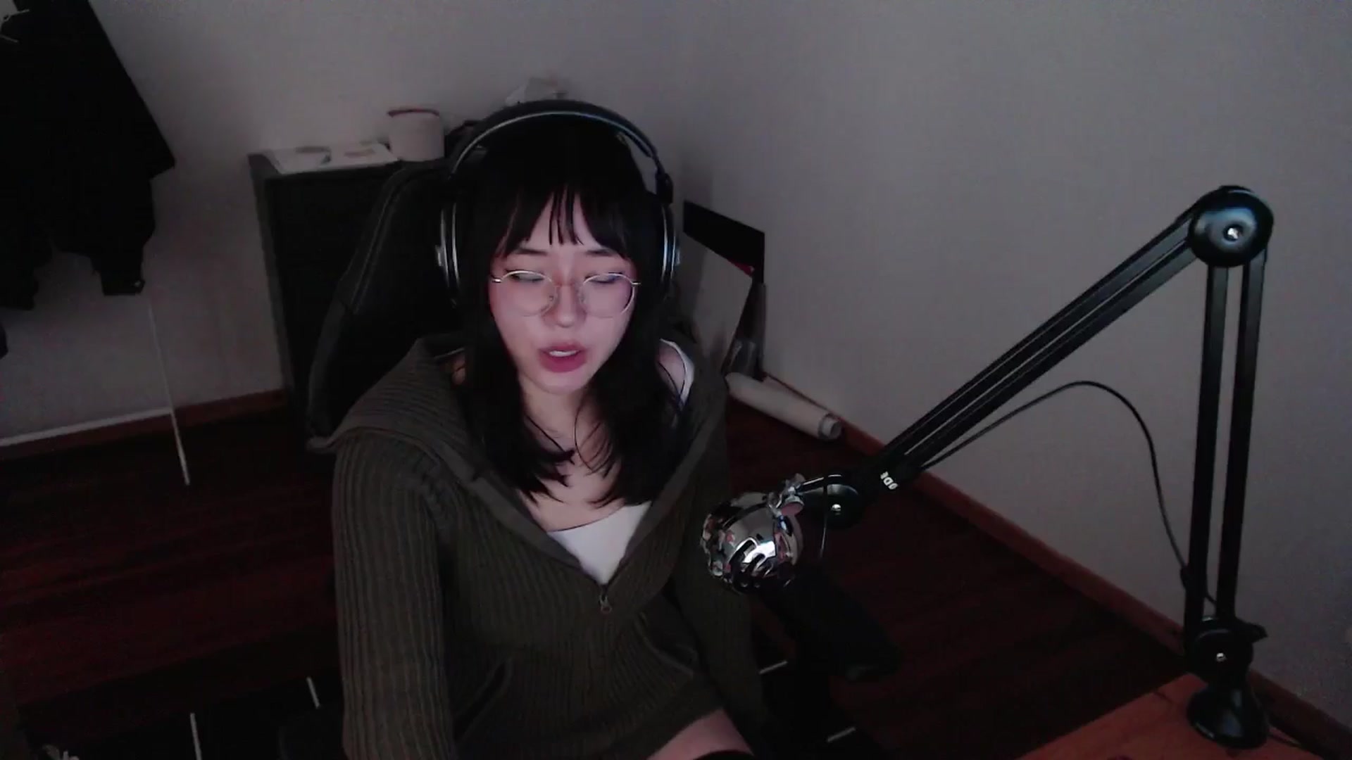 Gallery image thumbnail from ppshredder's myfreecams stream on, 10/17/2024, 12:50 image 18 of 20