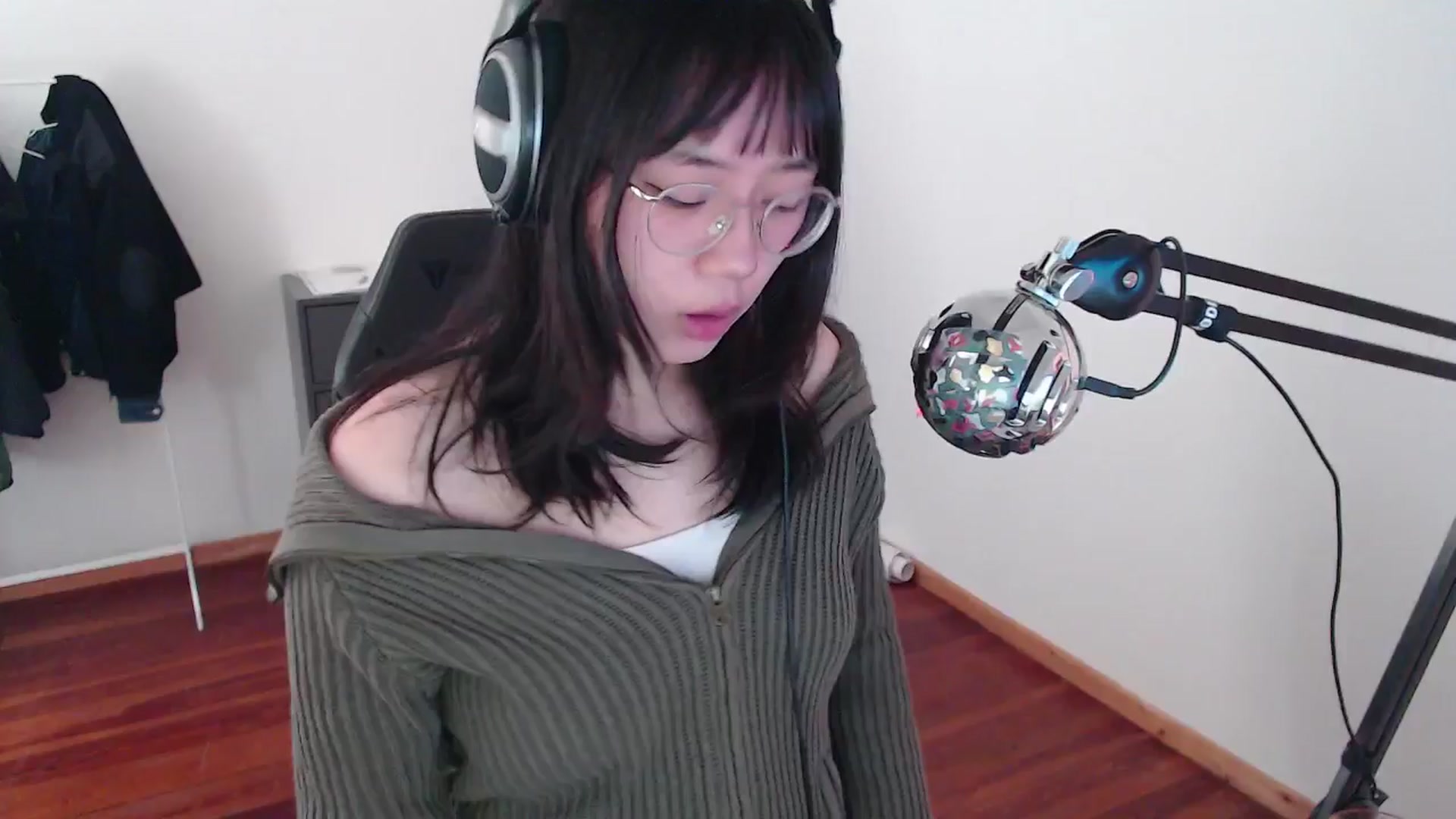Gallery image thumbnail from ppshredder's myfreecams stream on, 10/17/2024, 12:50 image 1 of 20