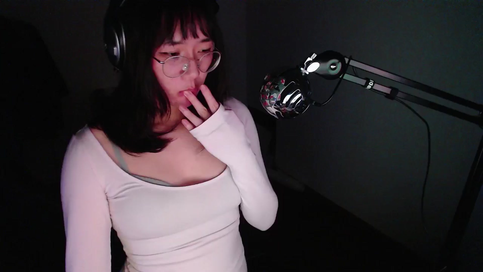 Gallery image thumbnail from ppshredder's myfreecams stream on, 10/19/2024, 21:12 image 19 of 20
