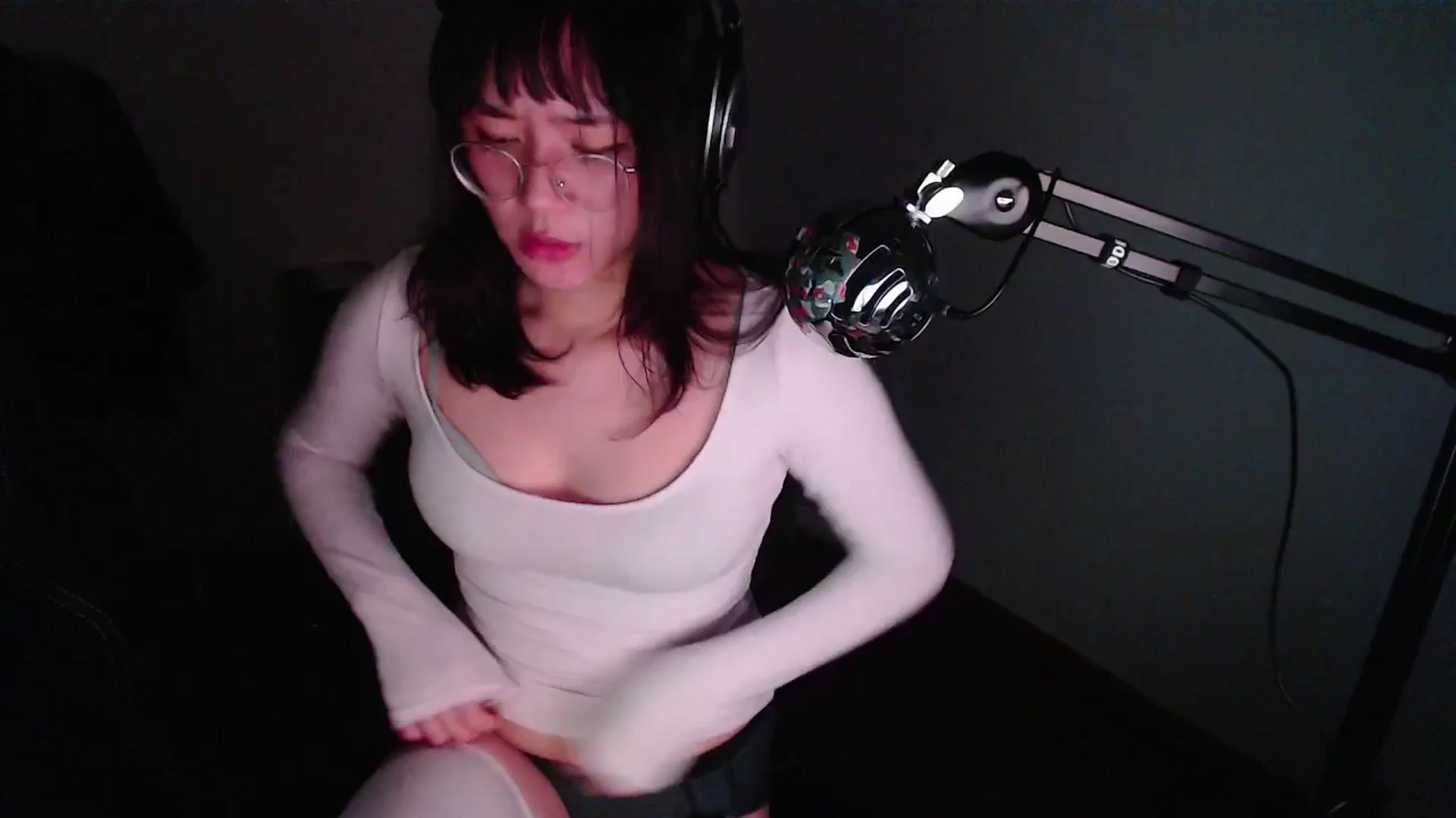 Gallery image thumbnail from ppshredder's myfreecams stream on, 10/19/2024, 21:12 image 18 of 20