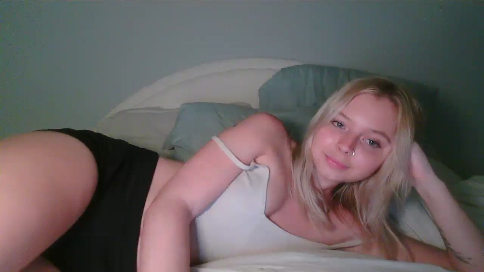 Gallery image thumbnail from pr1ncessbelle's myfreecams stream on, 03/17/2025, 04:36 image 8 of 20