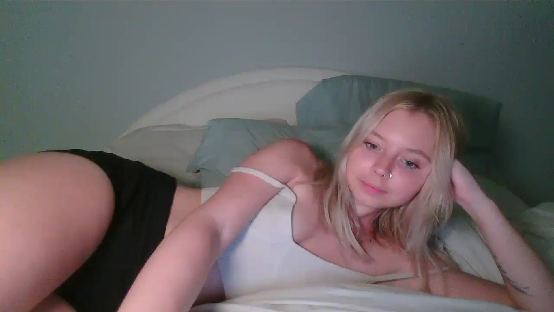 Gallery image thumbnail from pr1ncessbelle's myfreecams stream on, 03/17/2025, 04:36 image 7 of 20