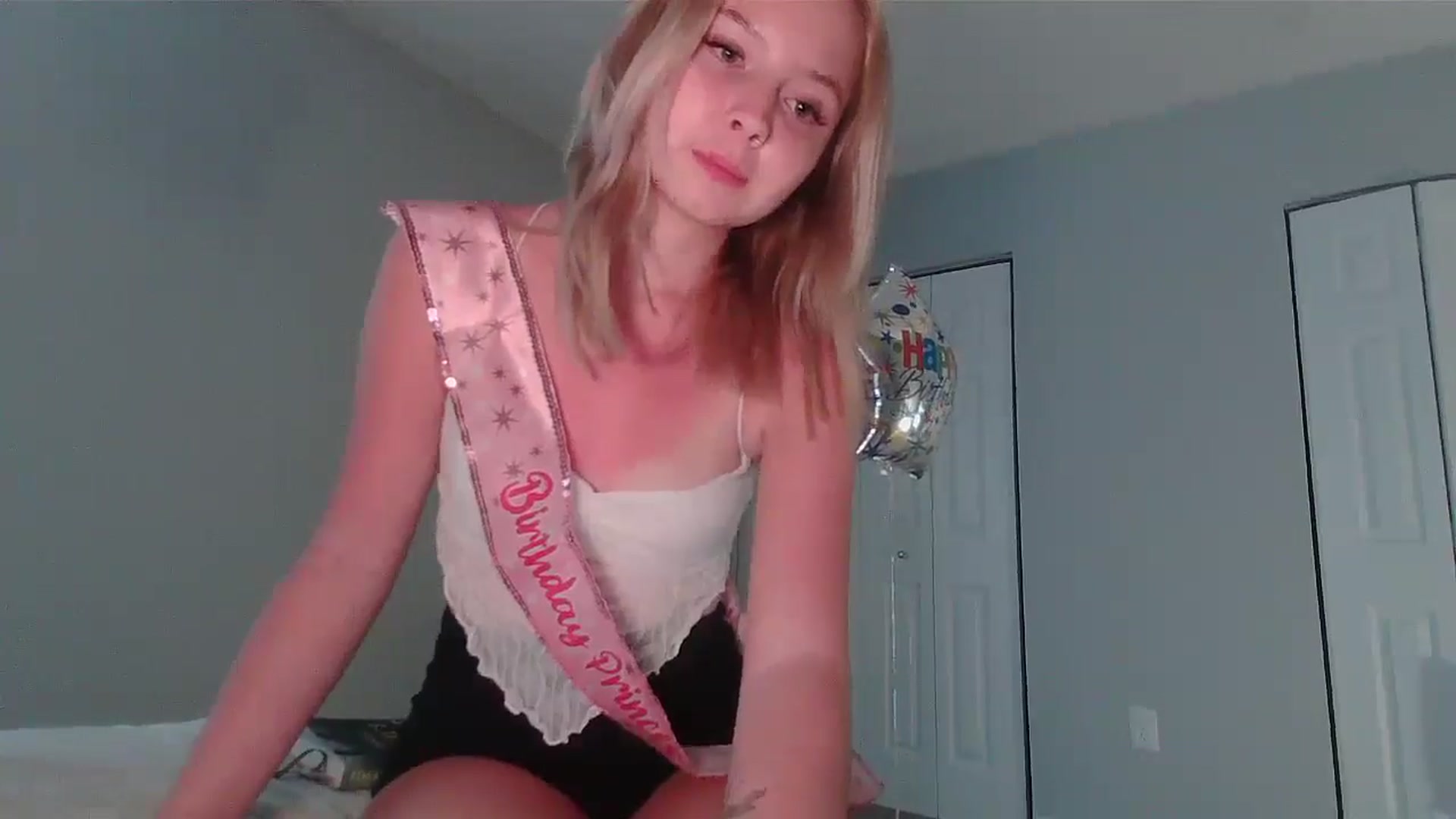 Gallery image thumbnail from pr1ncessbelle's myfreecams stream on, 03/21/2025, 01:41 image 9 of 20