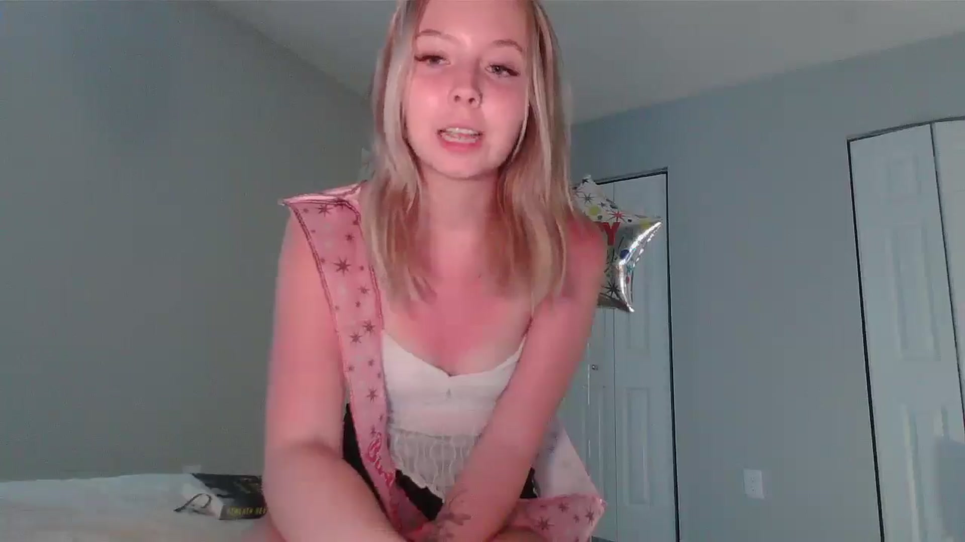 Gallery image thumbnail from pr1ncessbelle's myfreecams stream on, 03/21/2025, 01:41 image 17 of 20