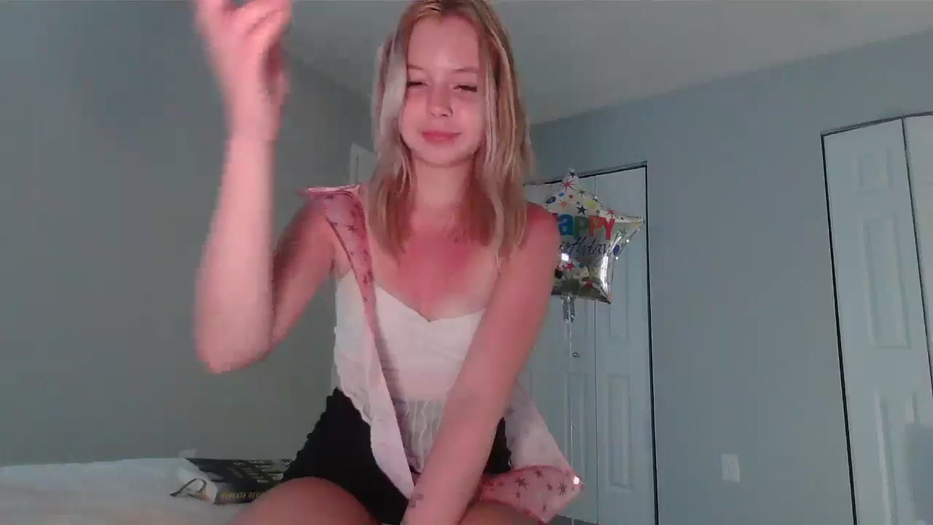 Gallery image thumbnail from pr1ncessbelle's myfreecams stream on, 03/21/2025, 01:41 image 15 of 20