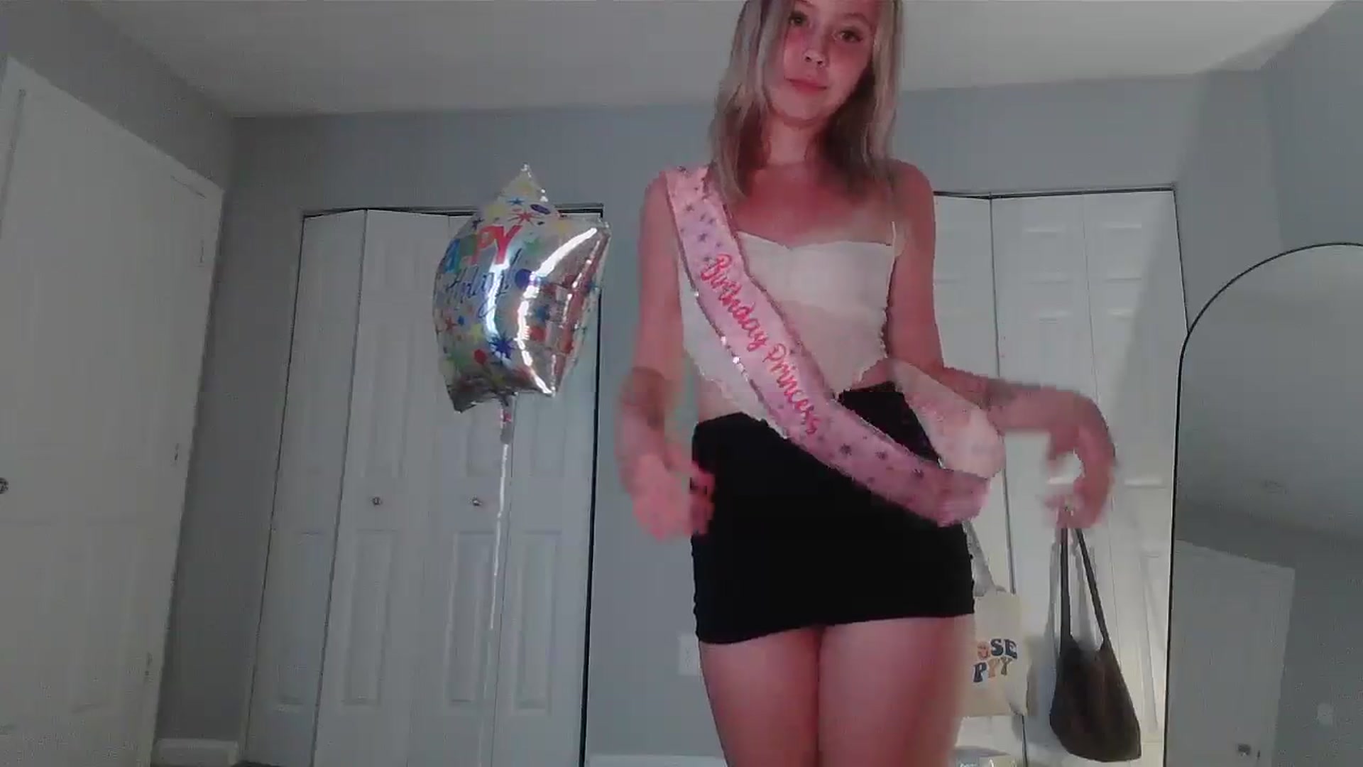 Gallery image thumbnail from pr1ncessbelle's myfreecams stream on, 03/21/2025, 01:41 image 2 of 20