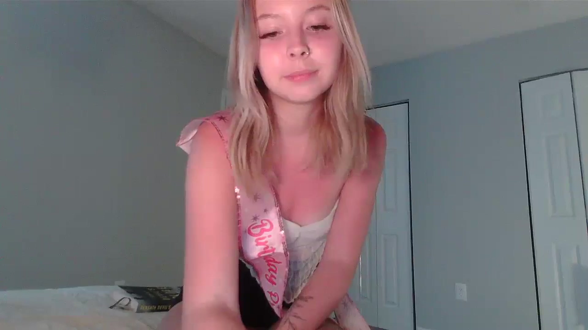 Gallery image thumbnail from pr1ncessbelle's myfreecams stream on, 03/21/2025, 01:41 image 11 of 20