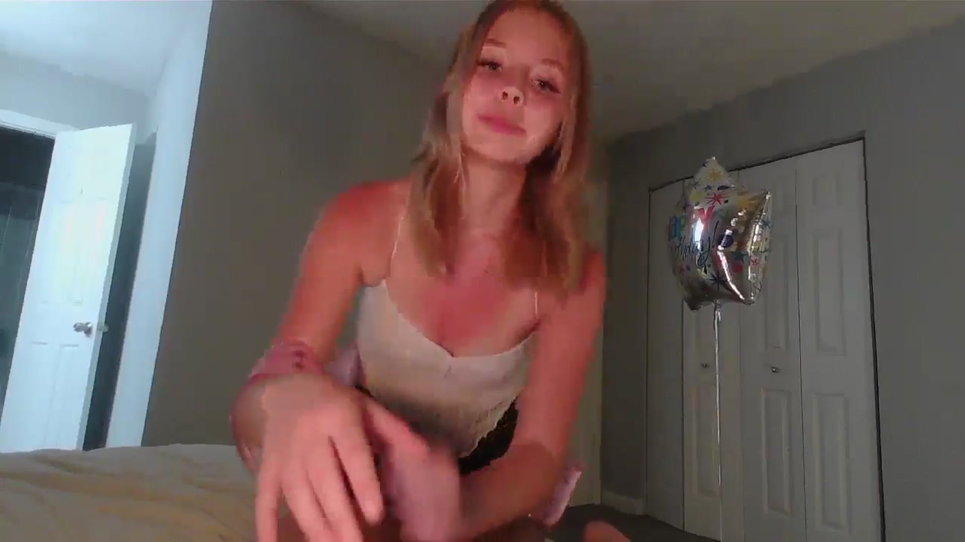Gallery image thumbnail from pr1ncessbelle's myfreecams stream on, 03/21/2025, 01:41 image 20 of 20