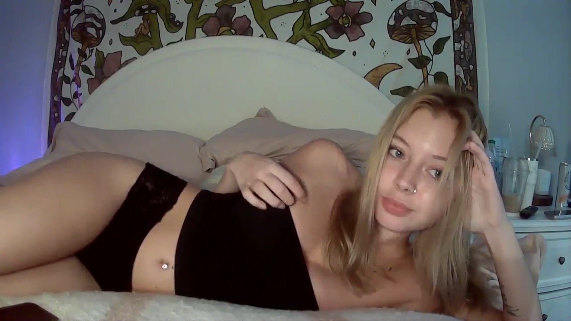 Gallery image thumbnail from pr1ncessbelle's myfreecams stream on, 11/25/2025, 23:05 image 2 of 20