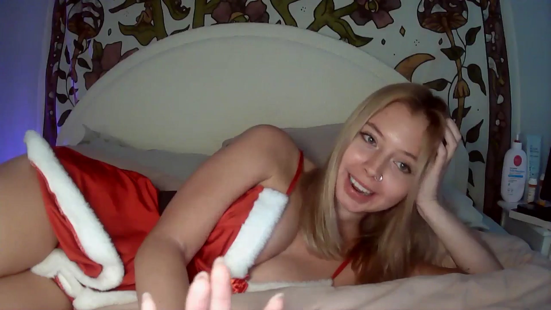 Gallery image thumbnail from pr1ncessbelle's myfreecams stream on, 12/18/2025, 24:01 image 8 of 20