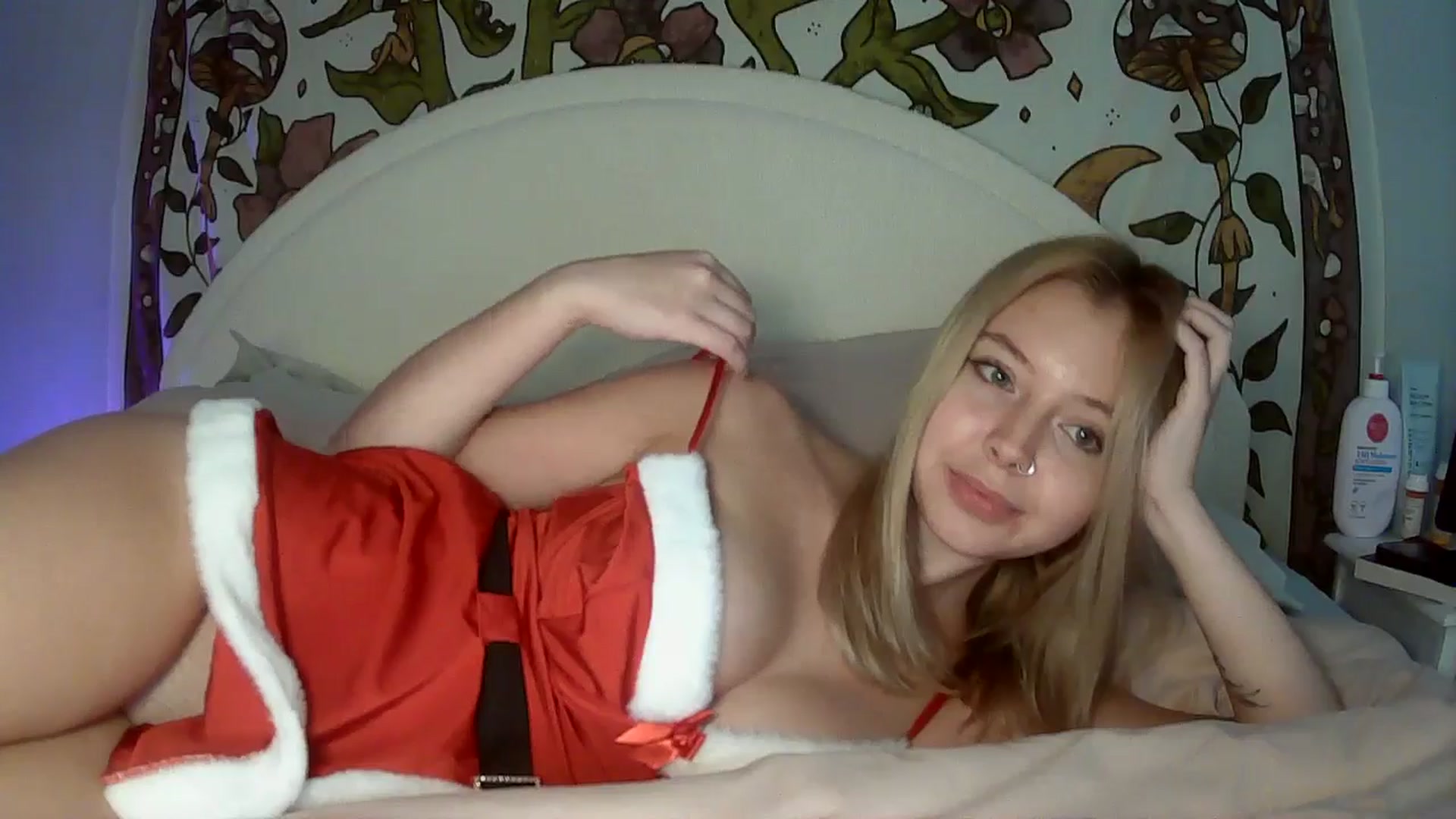Gallery image thumbnail from pr1ncessbelle's myfreecams stream on, 12/18/2025, 24:01 image 16 of 20