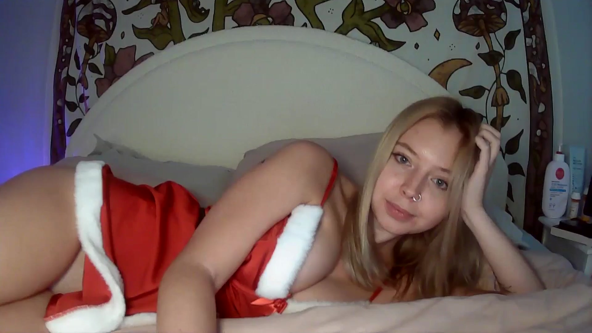 Gallery image thumbnail from pr1ncessbelle's myfreecams stream on, 12/18/2025, 24:01 image 18 of 20