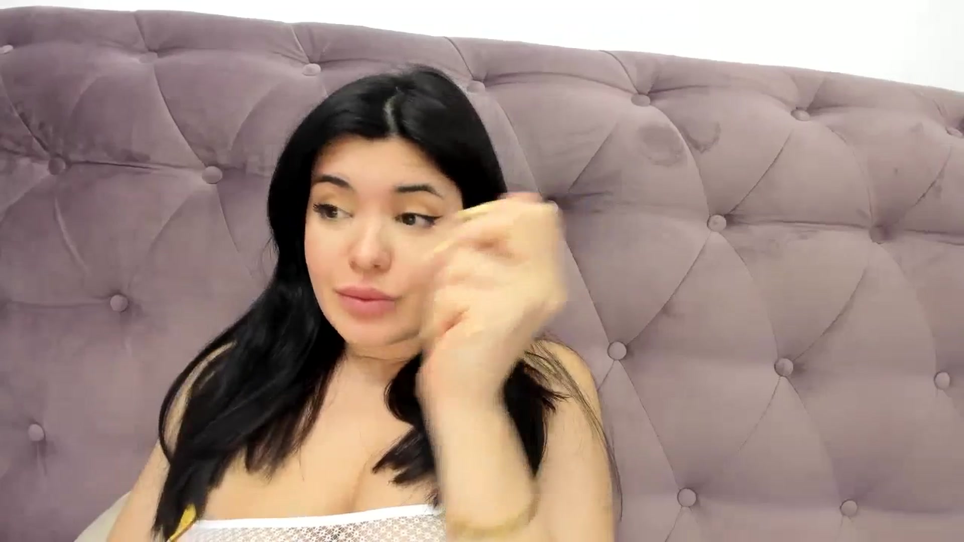 Gallery image thumbnail from pralina's myfreecams stream on, 01/13/2024, 23:01 image 17 of 20