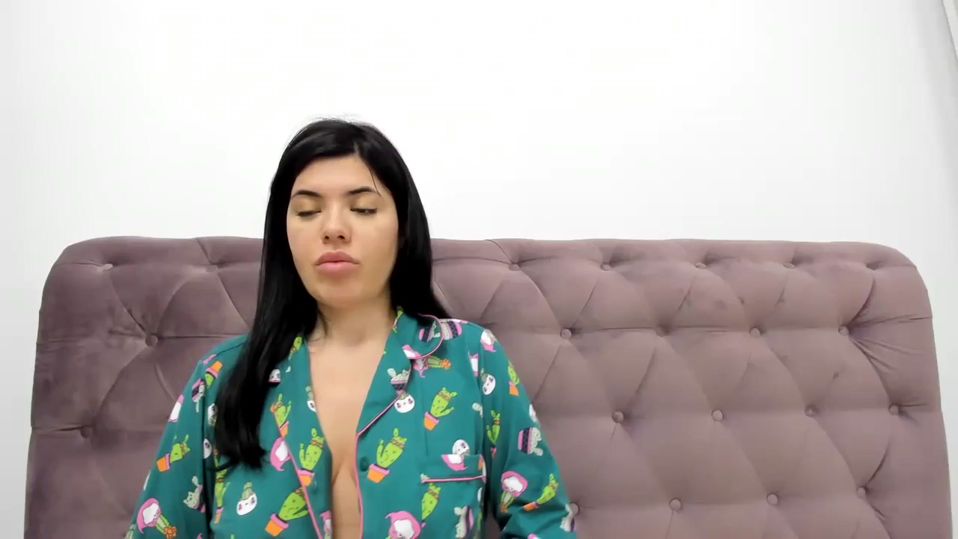 Gallery image thumbnail from pralina's myfreecams stream on, 01/22/2024, 22:26 image 1 of 20