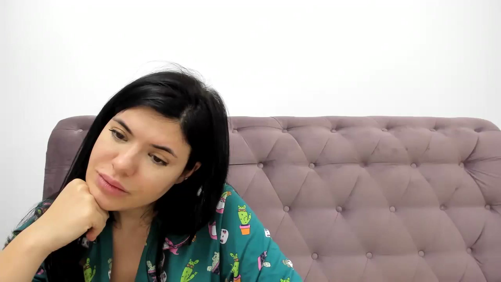 Gallery image thumbnail from pralina's myfreecams stream on, 01/22/2024, 23:03 image 3 of 20