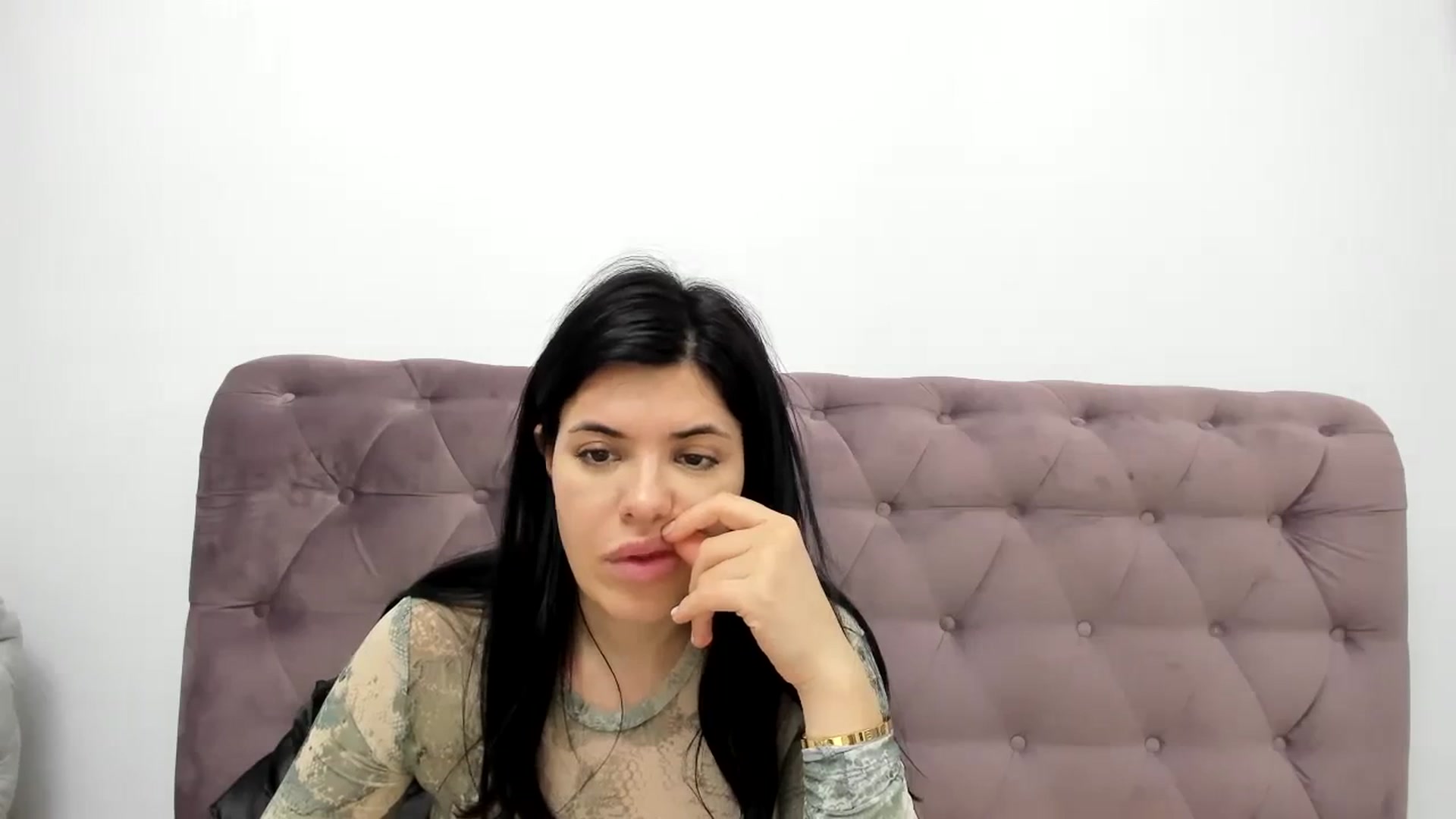 Gallery image thumbnail from pralina's myfreecams stream on, 01/23/2024, 22:50 image 3 of 20