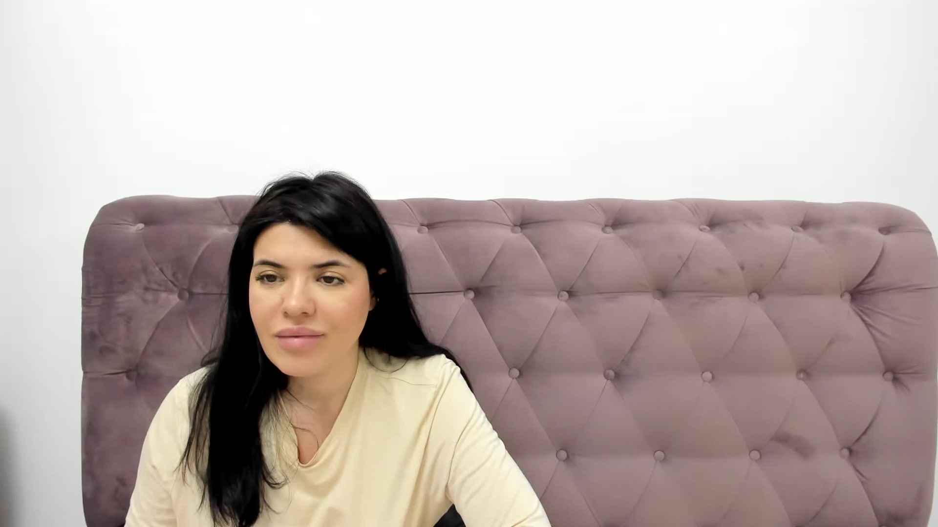 Gallery image thumbnail from pralina's myfreecams stream on, 01/24/2024, 21:36 image 12 of 20