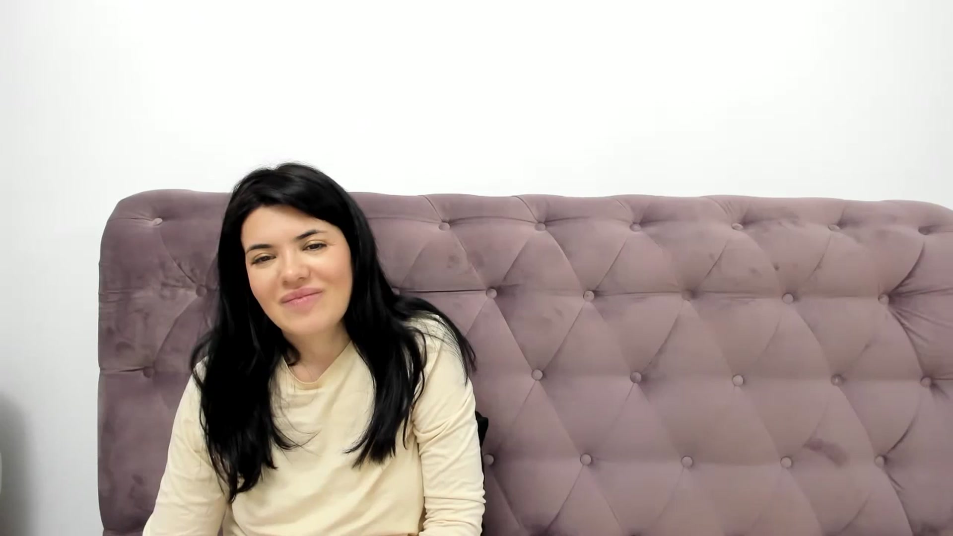 Gallery image thumbnail from pralina's myfreecams stream on, 01/24/2024, 21:36 image 17 of 20