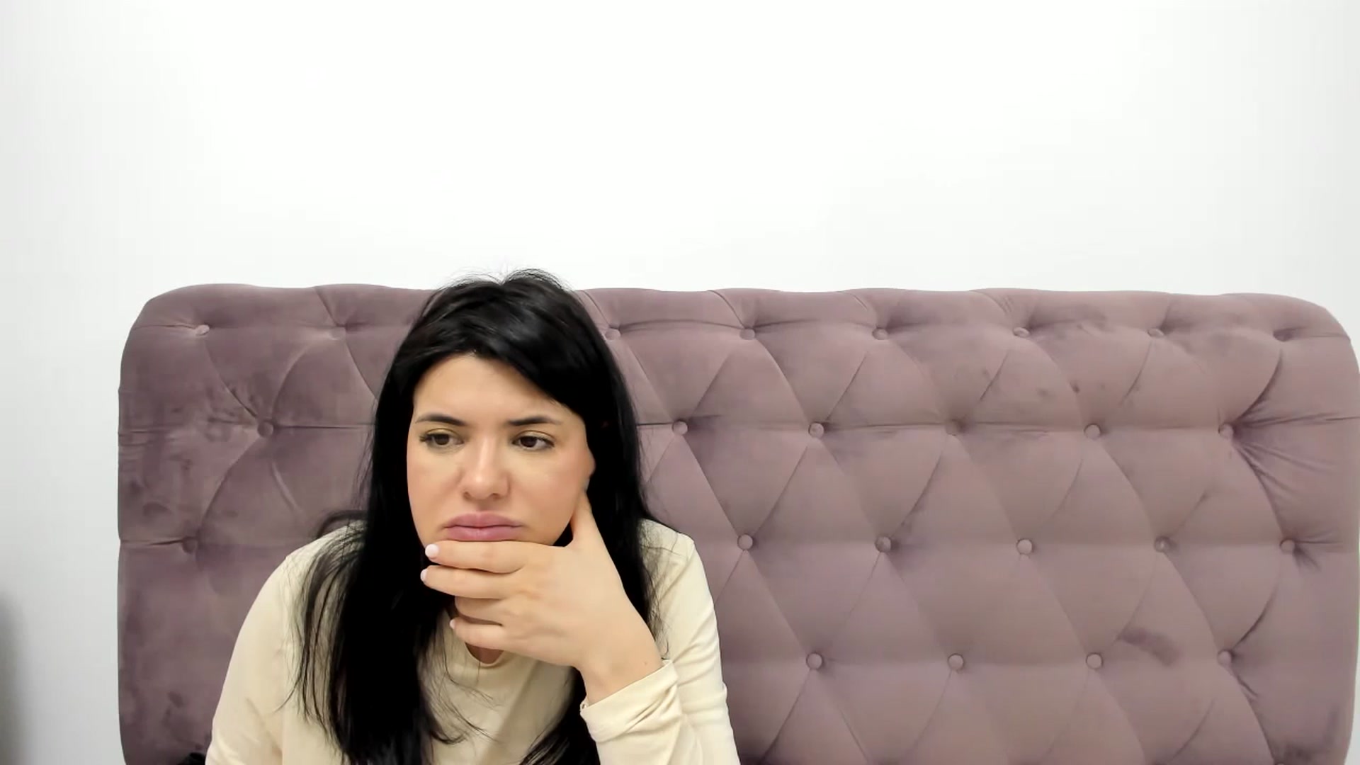 Gallery image thumbnail from pralina's myfreecams stream on, 01/24/2024, 21:36 image 15 of 20