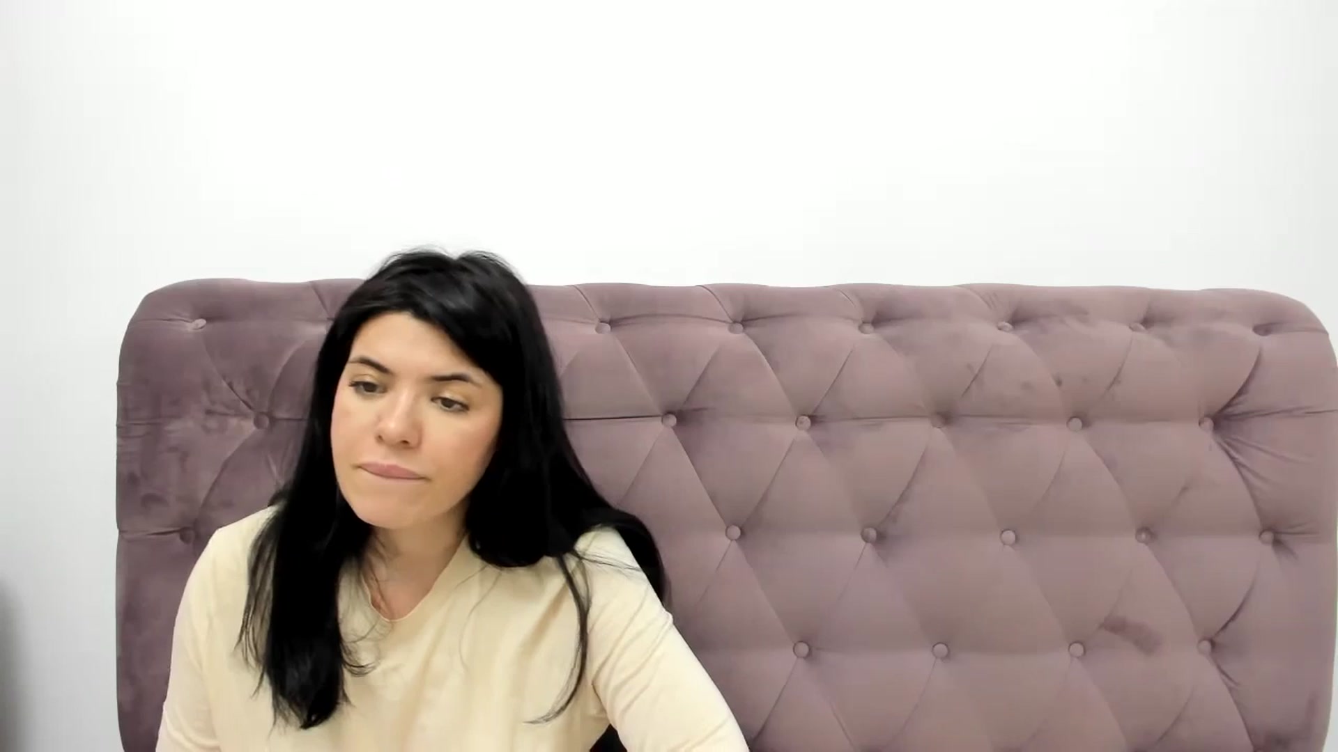 Gallery image thumbnail from pralina's myfreecams stream on, 01/24/2024, 21:36 image 11 of 20