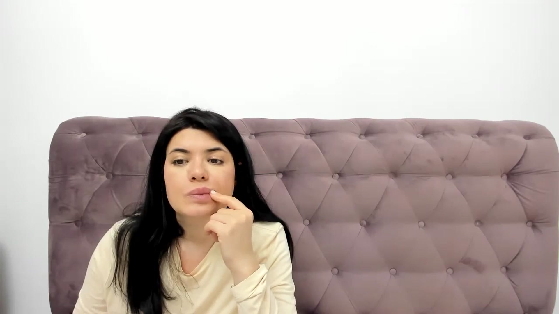 Gallery image thumbnail from pralina's myfreecams stream on, 01/24/2024, 21:36 image 13 of 20