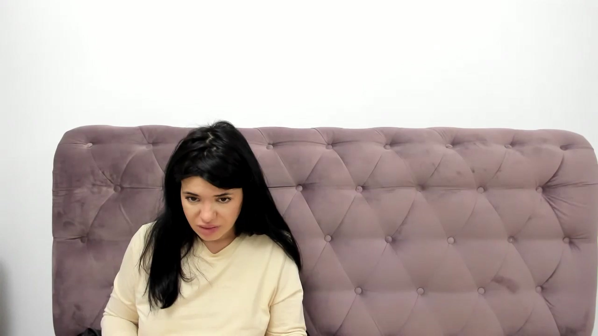 Gallery image thumbnail from pralina's myfreecams stream on, 01/24/2024, 21:36 image 14 of 20