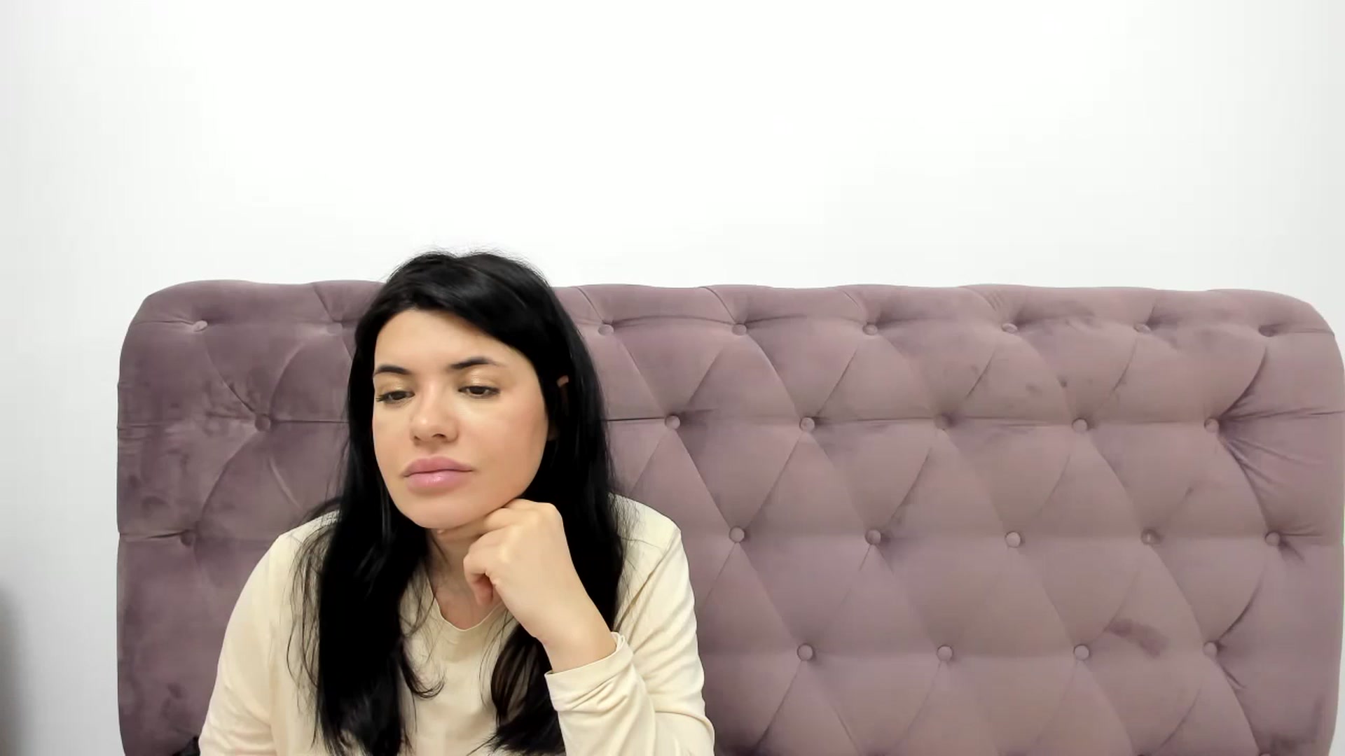 Gallery image thumbnail from pralina's myfreecams stream on, 01/24/2024, 21:36 image 1 of 20