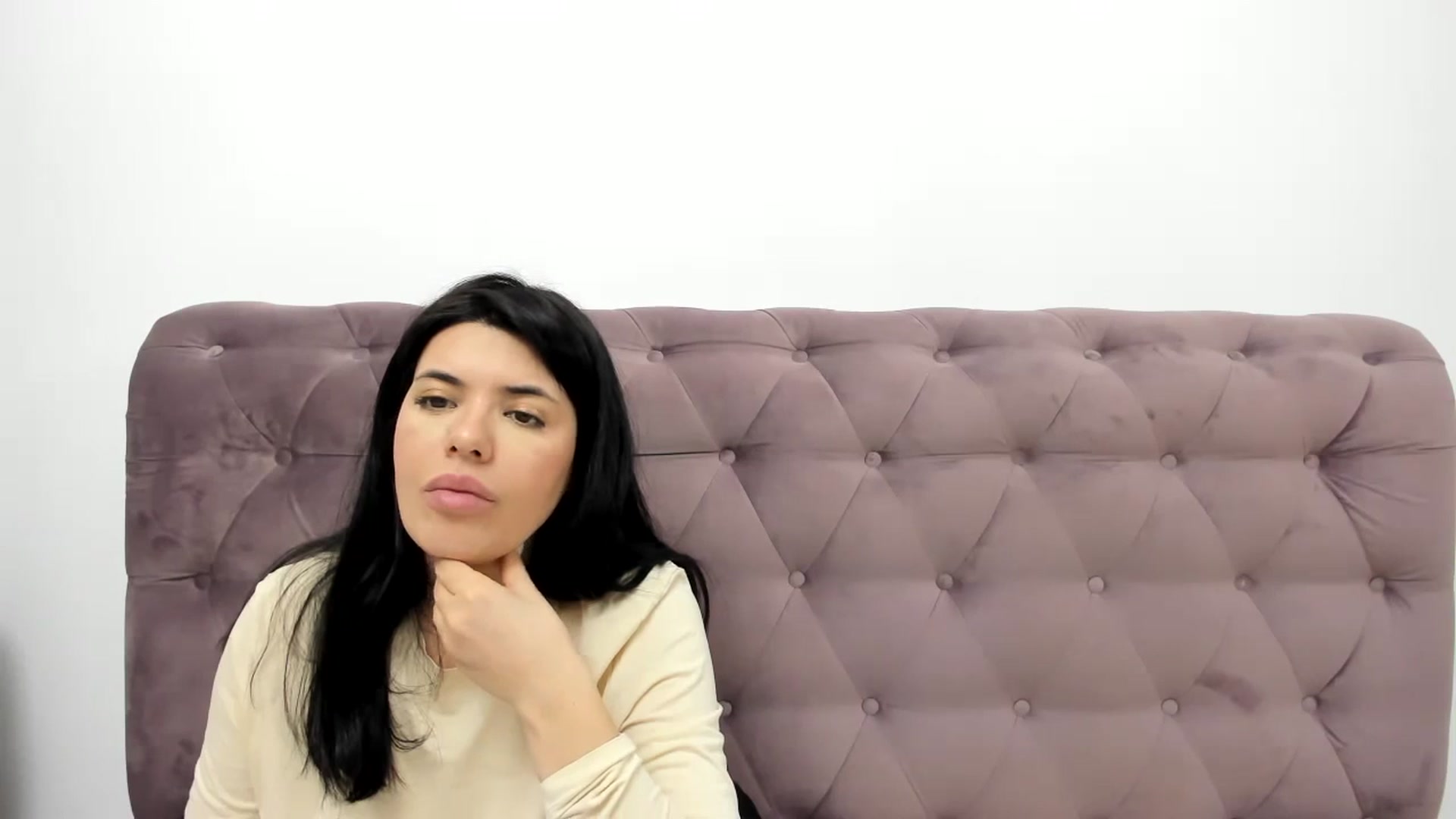 Gallery image thumbnail from pralina's myfreecams stream on, 01/24/2024, 21:36 image 8 of 20