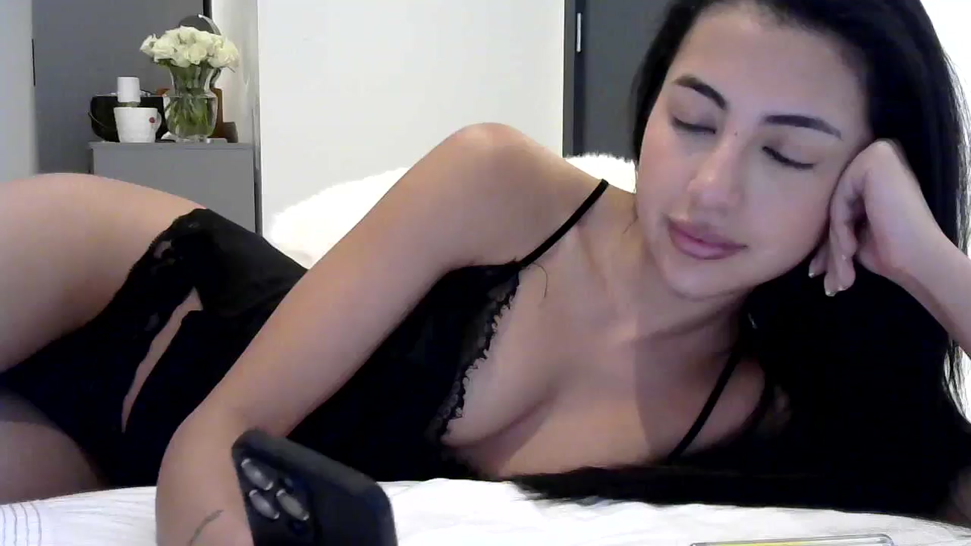 Gallery image thumbnail from princessjasx's myfreecams stream on, 04/14/2024, 17:20 image 13 of 20