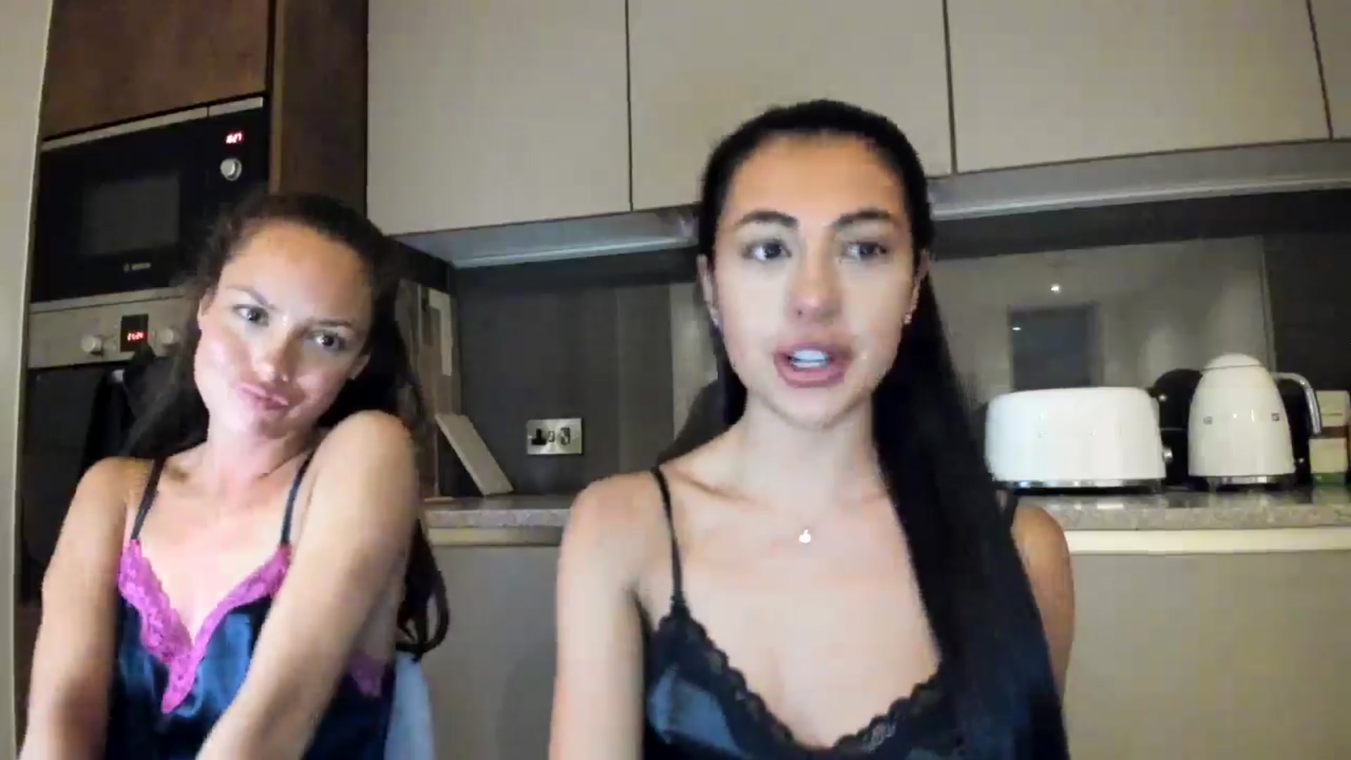 Gallery image thumbnail from princessjasx's myfreecams stream on, 06/10/2024, 21:37 image 12 of 20
