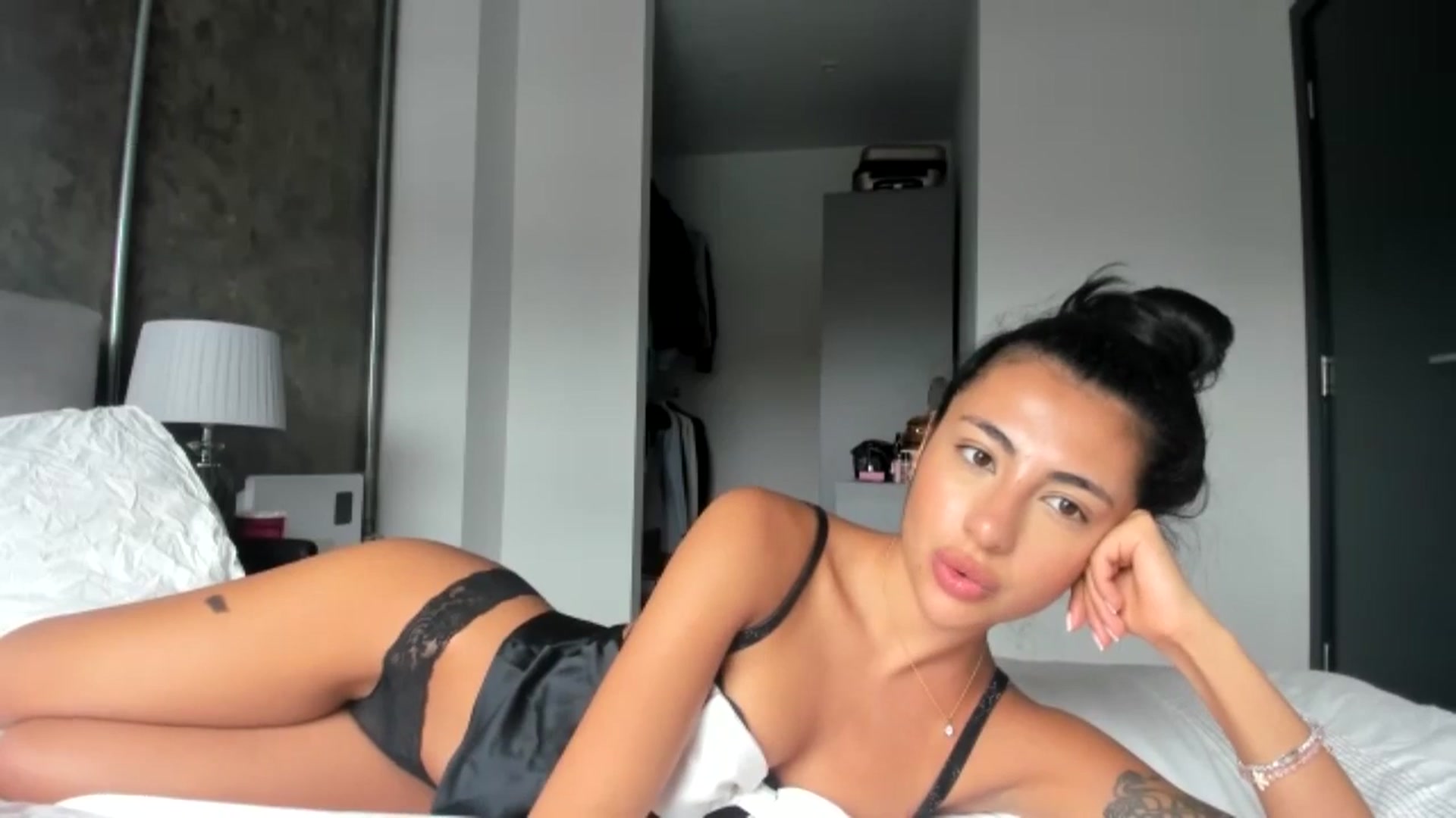 Gallery image thumbnail from princessjasx's myfreecams stream on, 06/24/2024, 09:40 image 11 of 20