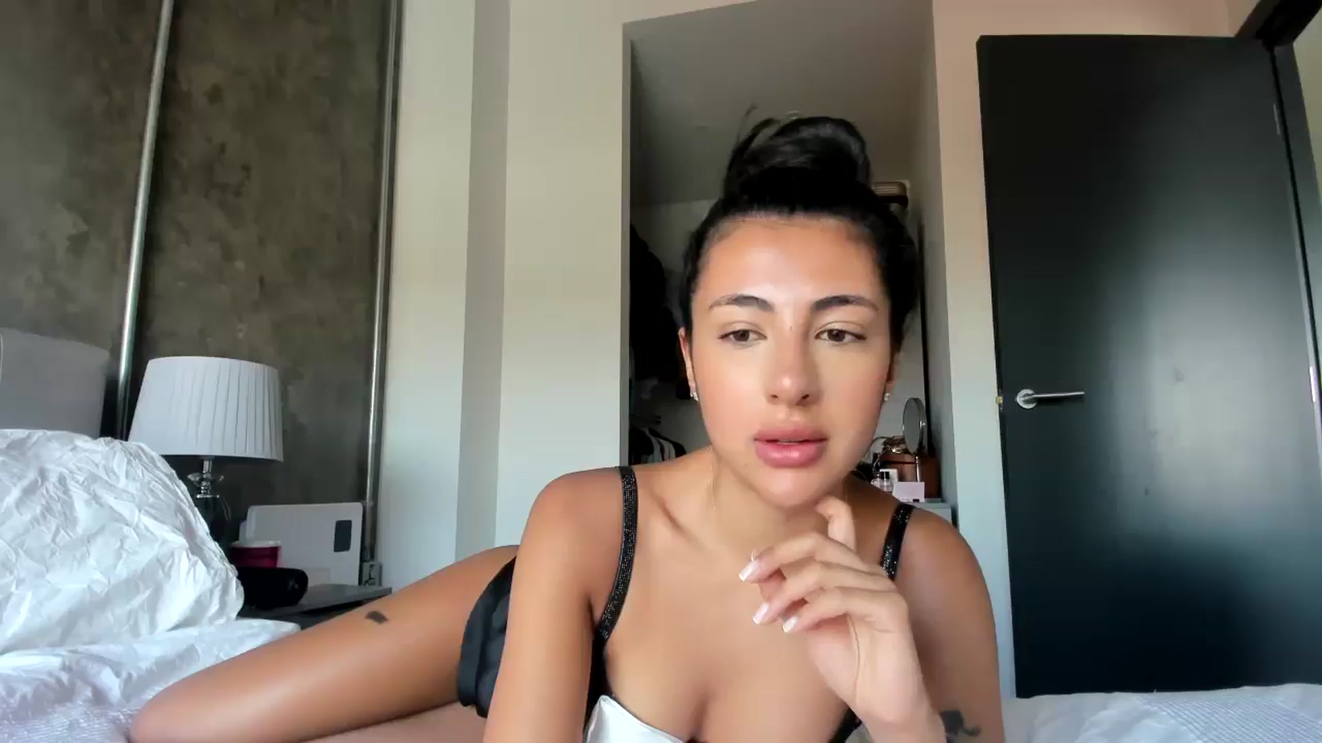 Gallery image thumbnail from princessjasx's myfreecams stream on, 06/24/2024, 09:40 image 1 of 20