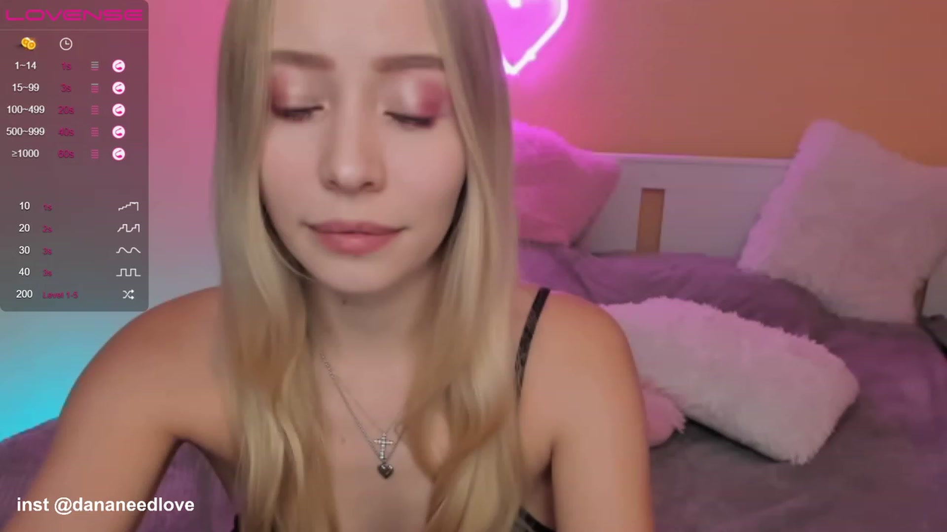 Gallery image thumbnail from pristine_edge's myfreecams stream on, 11/22/2022, 24:32 image 5 of 20