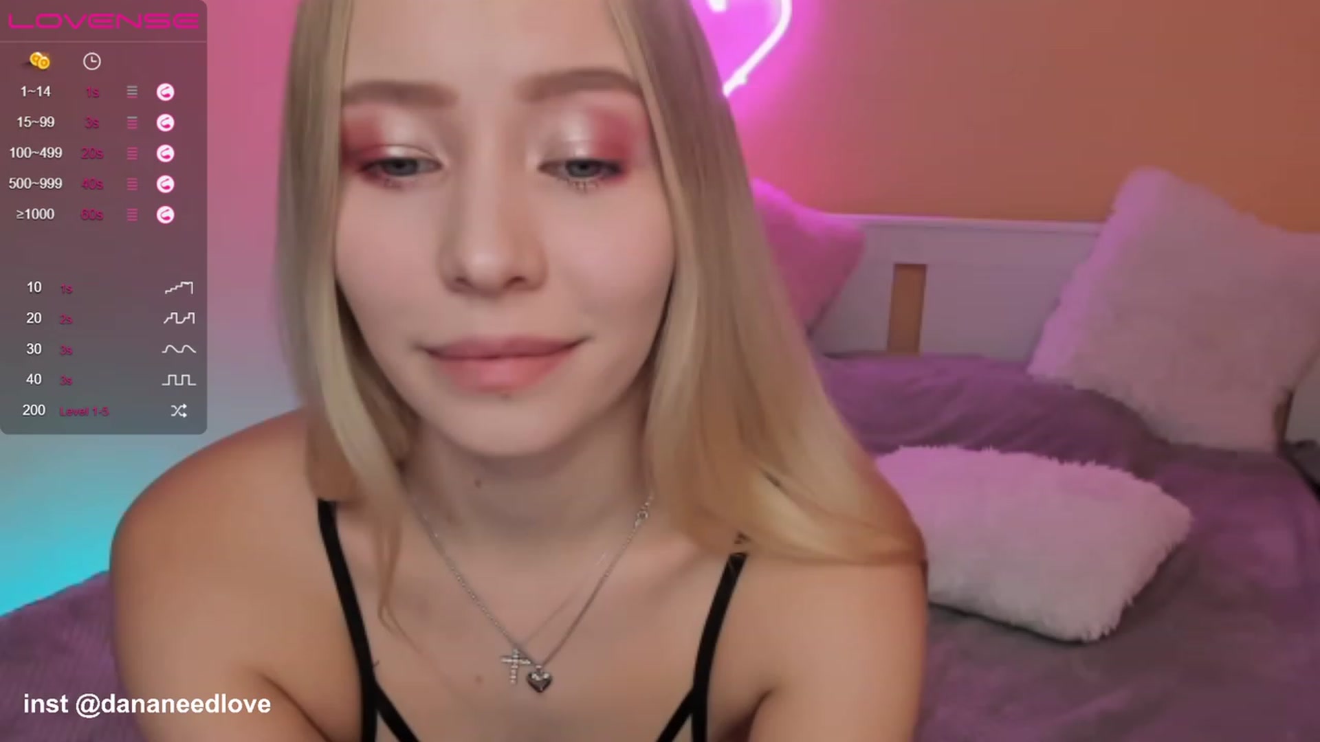 Gallery image thumbnail from pristine_edge's myfreecams stream on, 11/22/2022, 24:32 image 14 of 20