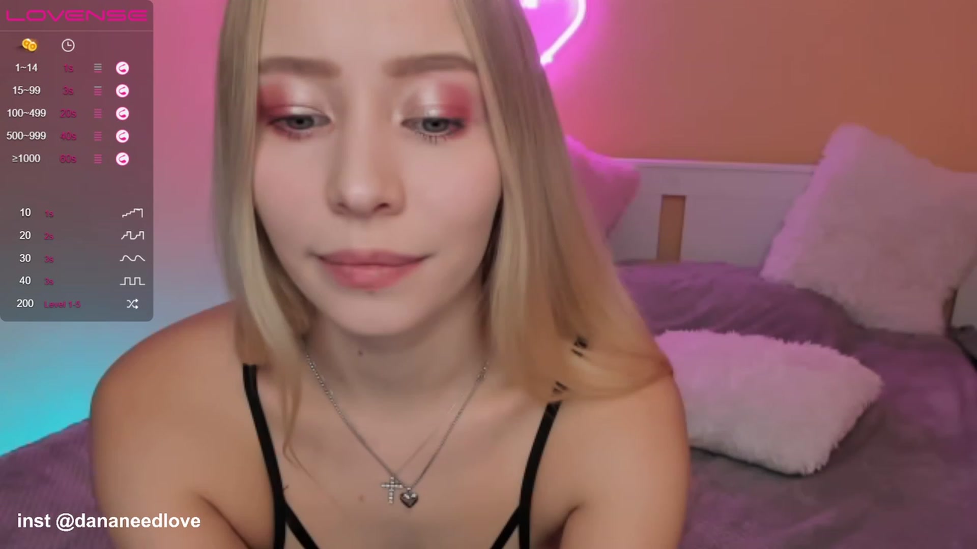 Gallery image thumbnail from pristine_edge's myfreecams stream on, 11/22/2022, 24:32 image 13 of 20