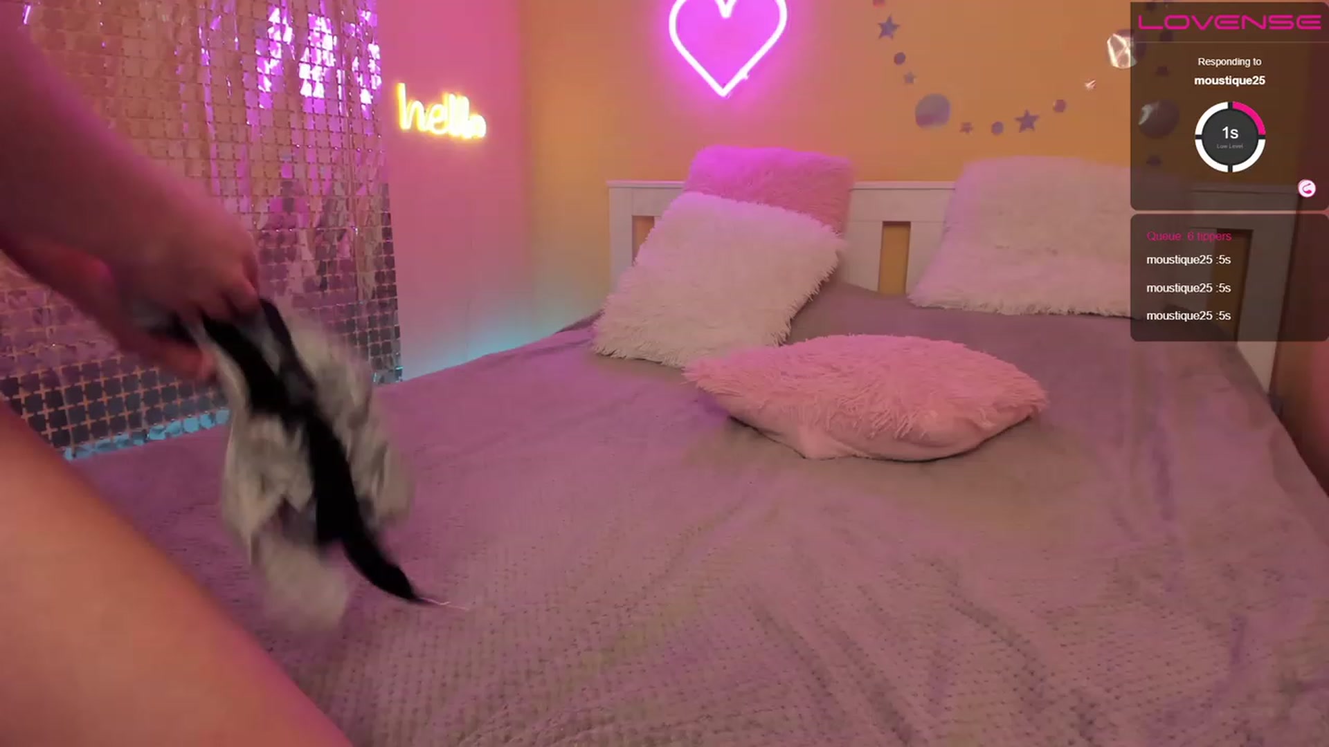 Gallery image thumbnail from pristine_edge's myfreecams stream on, 04/30/2023, 23:07 image 4 of 20